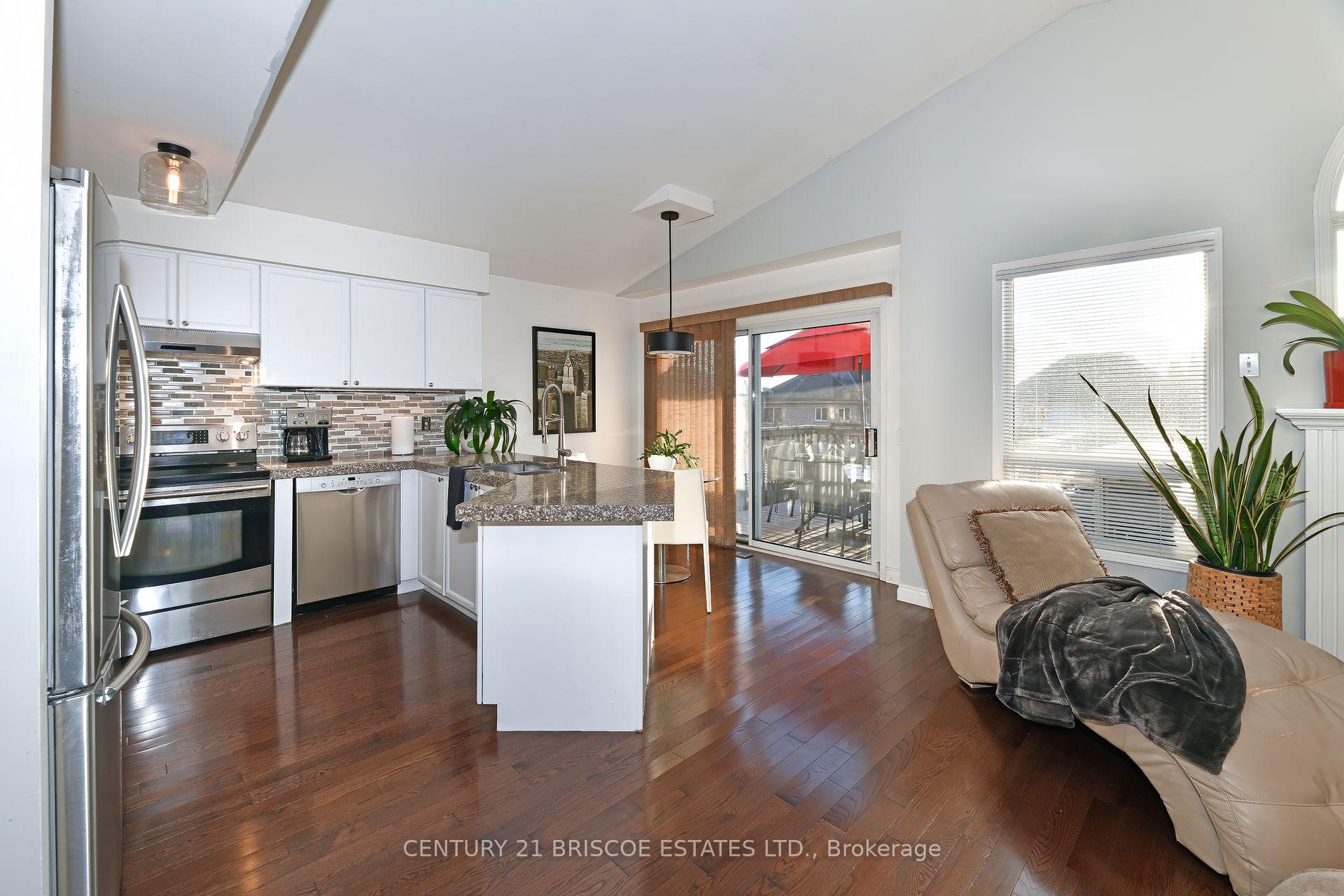 Photo 12 of 30 Foundry Lane, Whitby, Williamsburg — HOMEH
