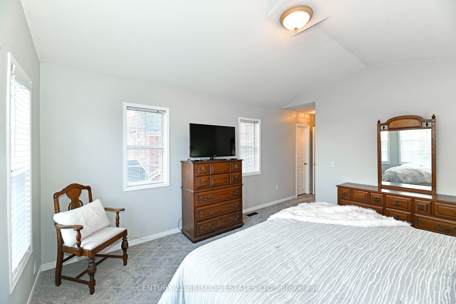 Photo 21 of 30 Foundry Lane, Whitby, Williamsburg — HOMEH