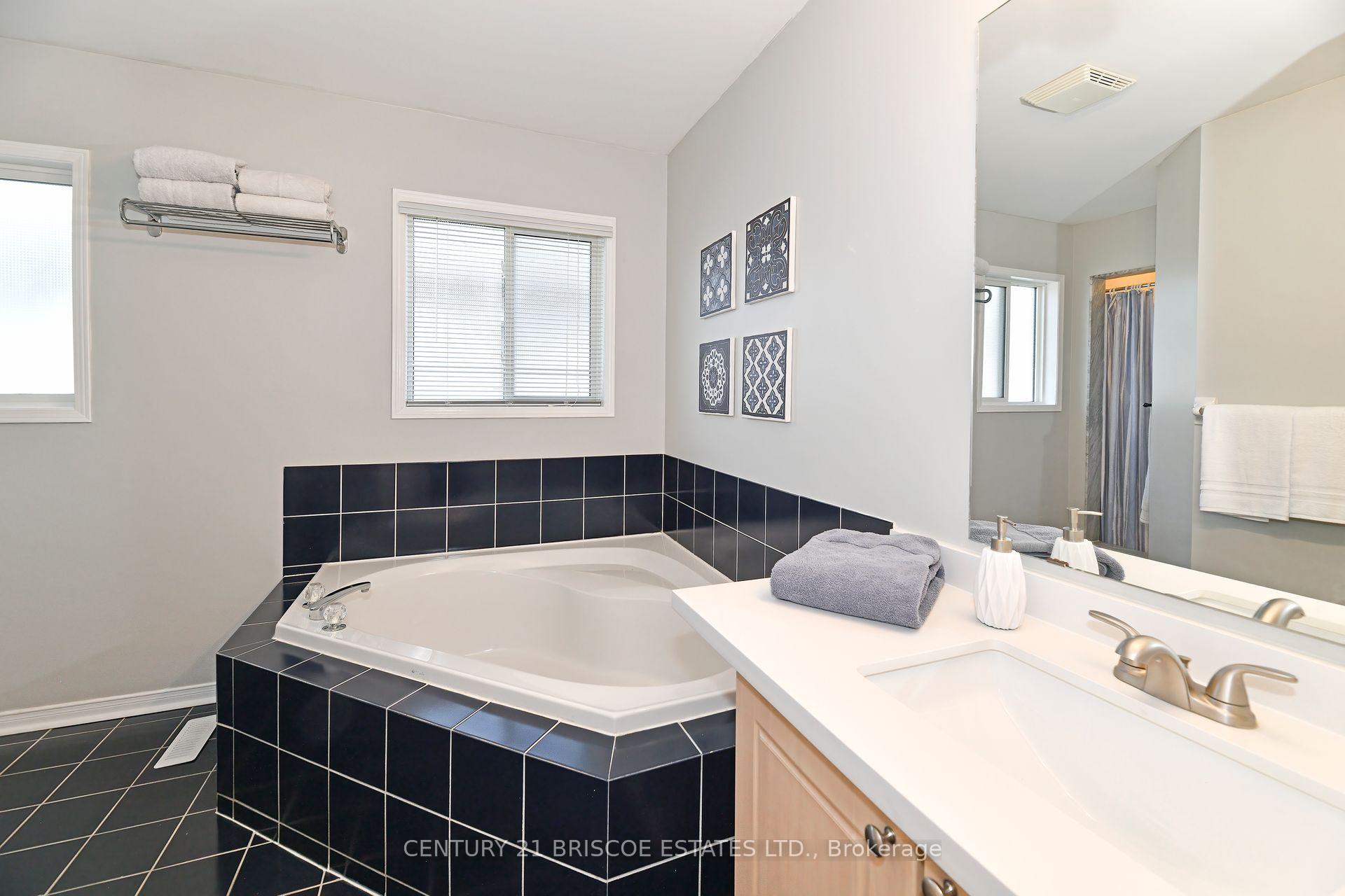 Photo 23 of 30 Foundry Lane, Whitby, Williamsburg — HOMEH
