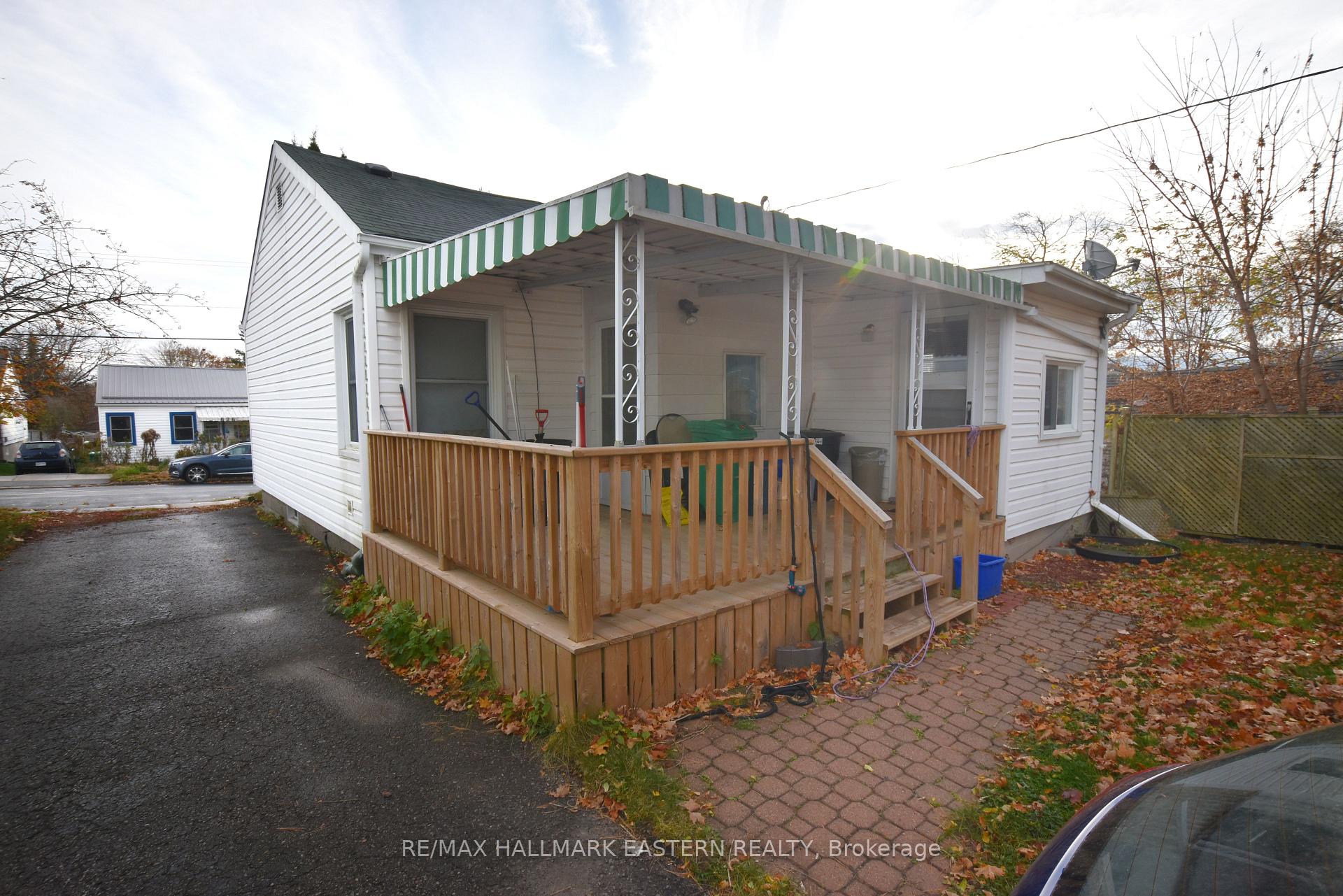 Photo 1 of 677 Park Street N, Peterborough, Northcrest Ward 5 — HOMEH