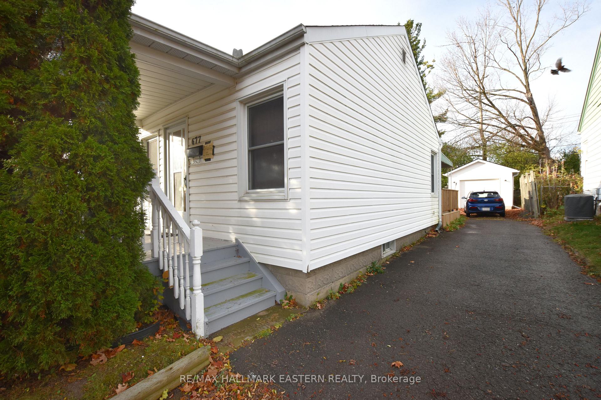 Photo 3 of 677 Park Street N, Peterborough, Northcrest Ward 5 — HOMEH