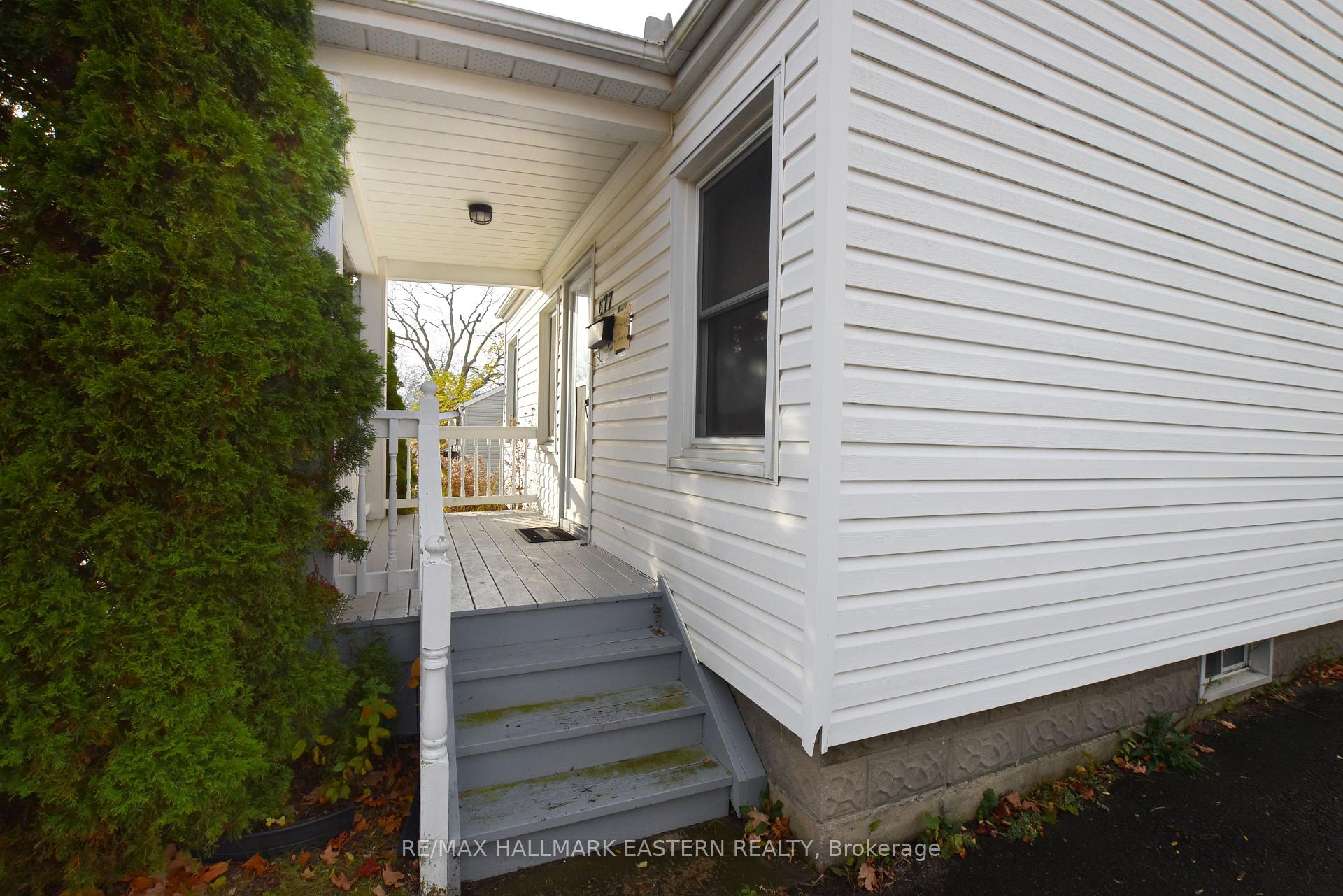 Photo 5 of 677 Park Street N, Peterborough, Northcrest Ward 5 — HOMEH