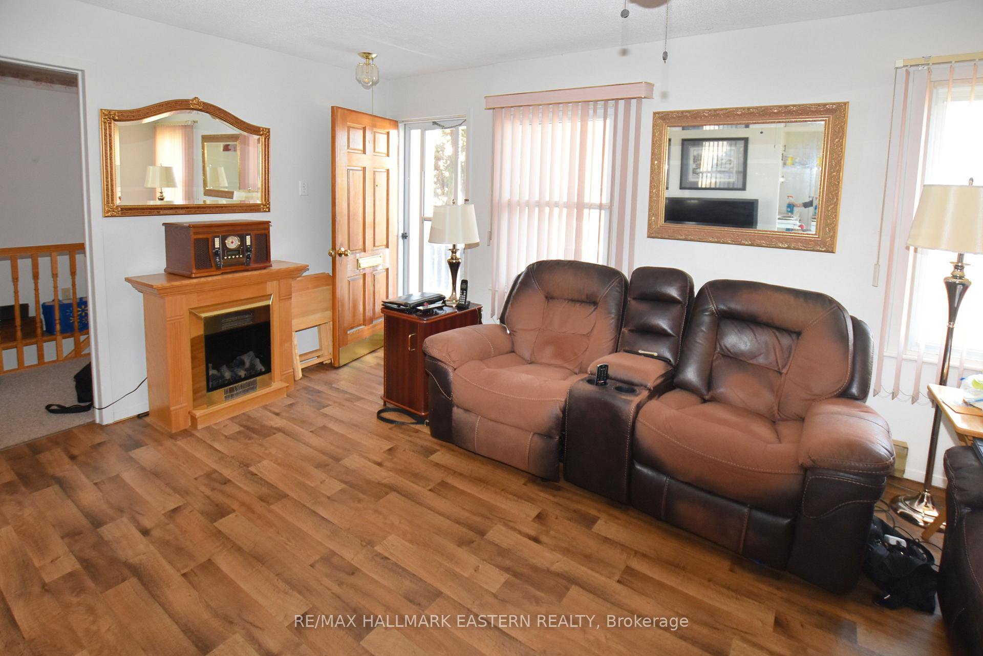 Photo 11 of 677 Park Street N, Peterborough, Northcrest Ward 5 — HOMEH