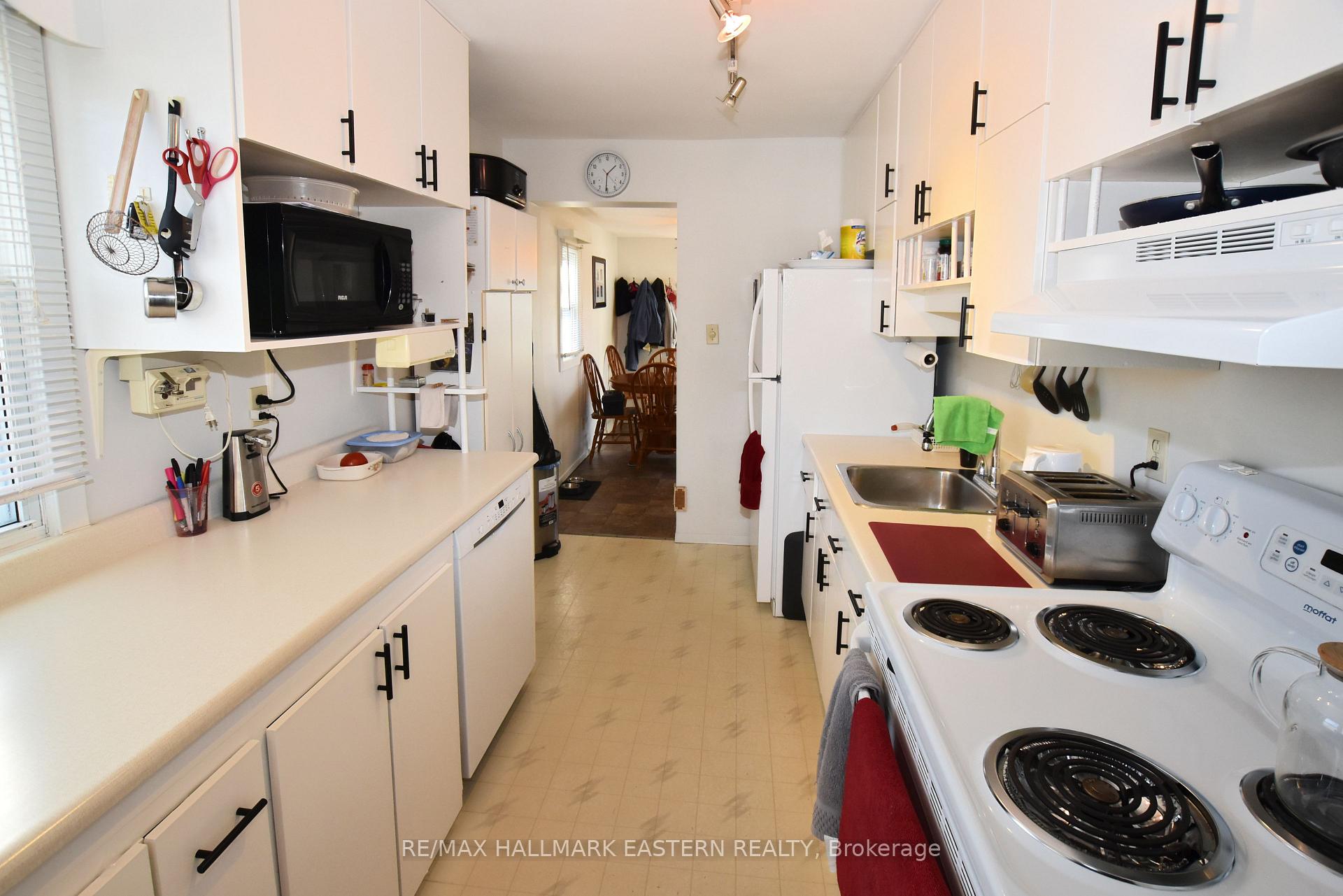 Photo 16 of 677 Park Street N, Peterborough, Northcrest Ward 5 — HOMEH