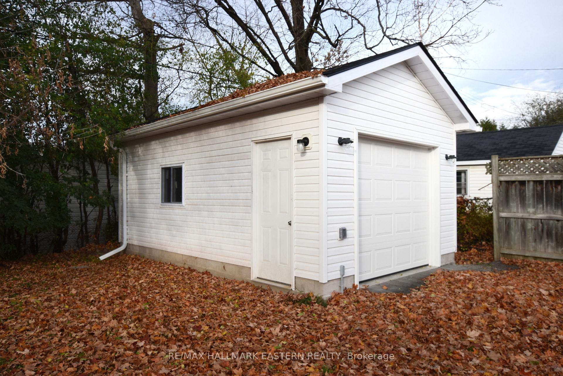 Photo 29 of 677 Park Street N, Peterborough, Northcrest Ward 5 — HOMEH