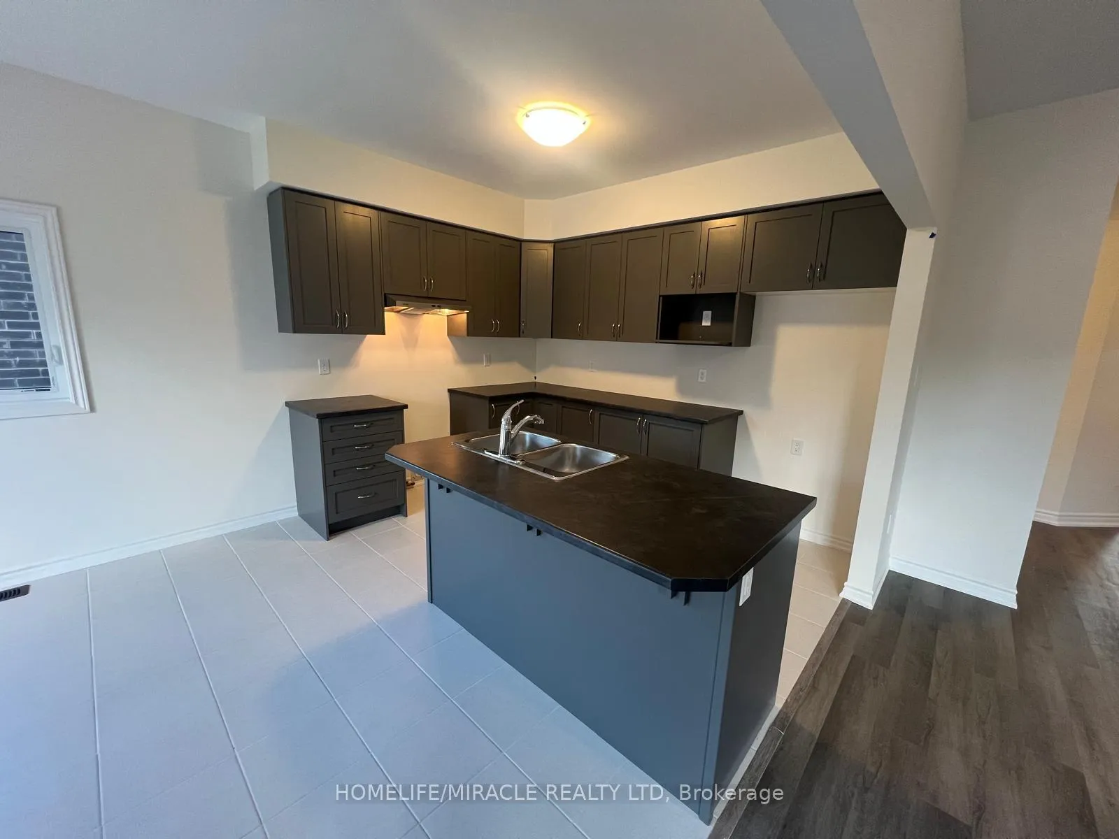 Photo 8 of 256 Pottruff Road, Brant, Paris — HOMEH