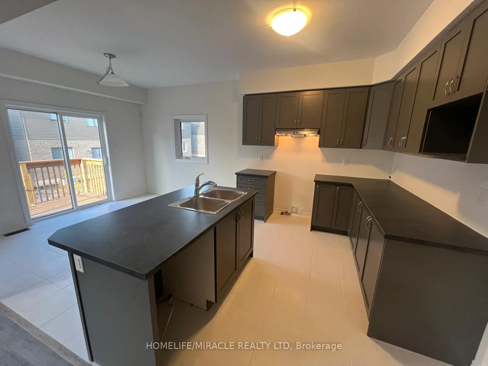 Photo 10 of 256 Pottruff Road, Brant, Paris — HOMEH