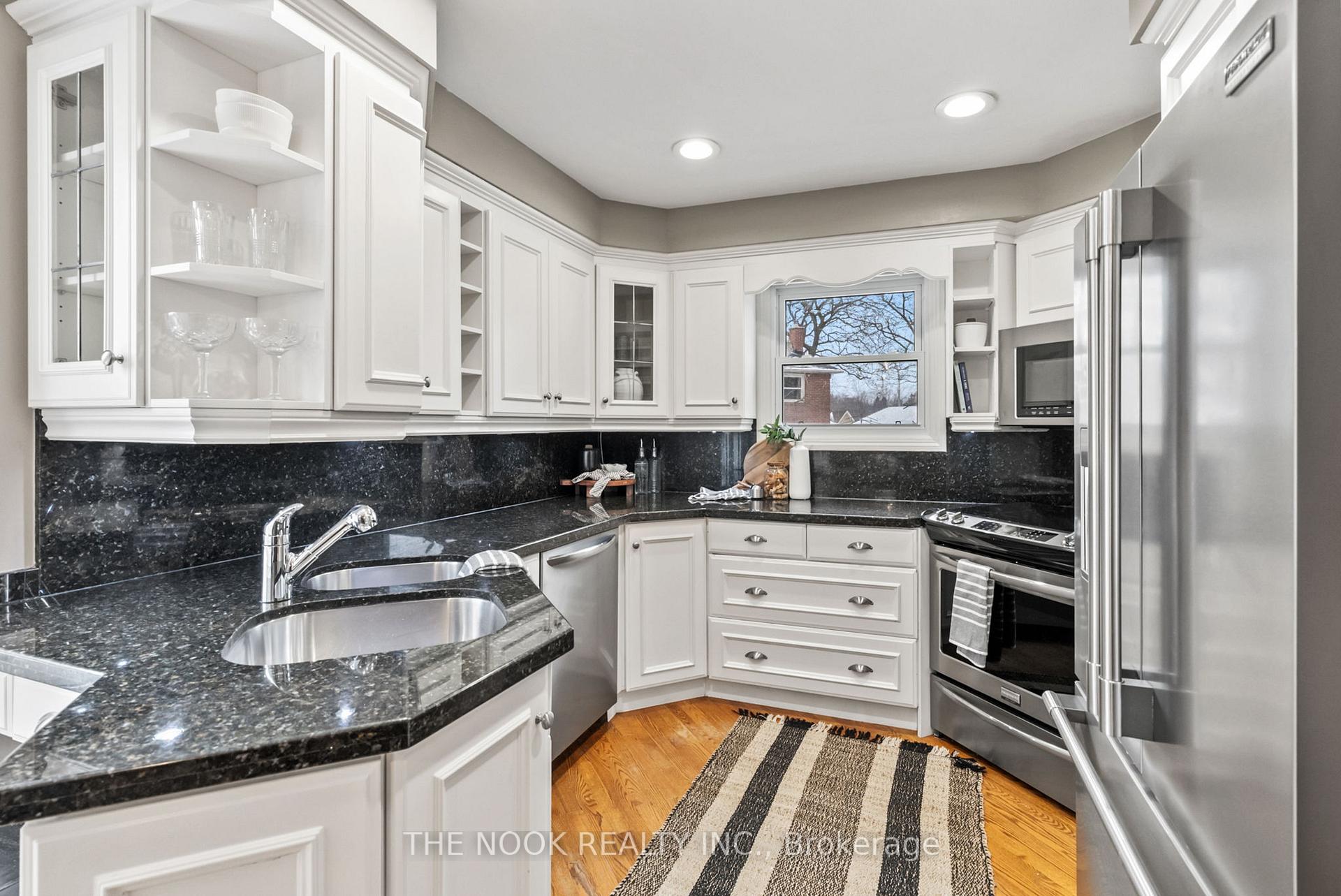 Photo 13 of 18 Colette Drive, Whitby, Downtown Whitby — HOMEH