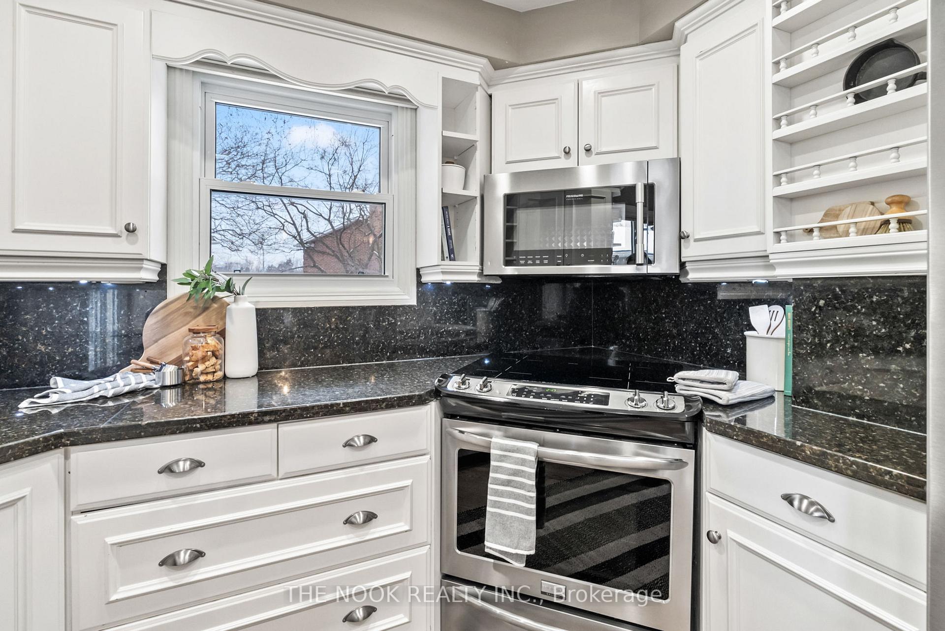 Photo 14 of 18 Colette Drive, Whitby, Downtown Whitby — HOMEH