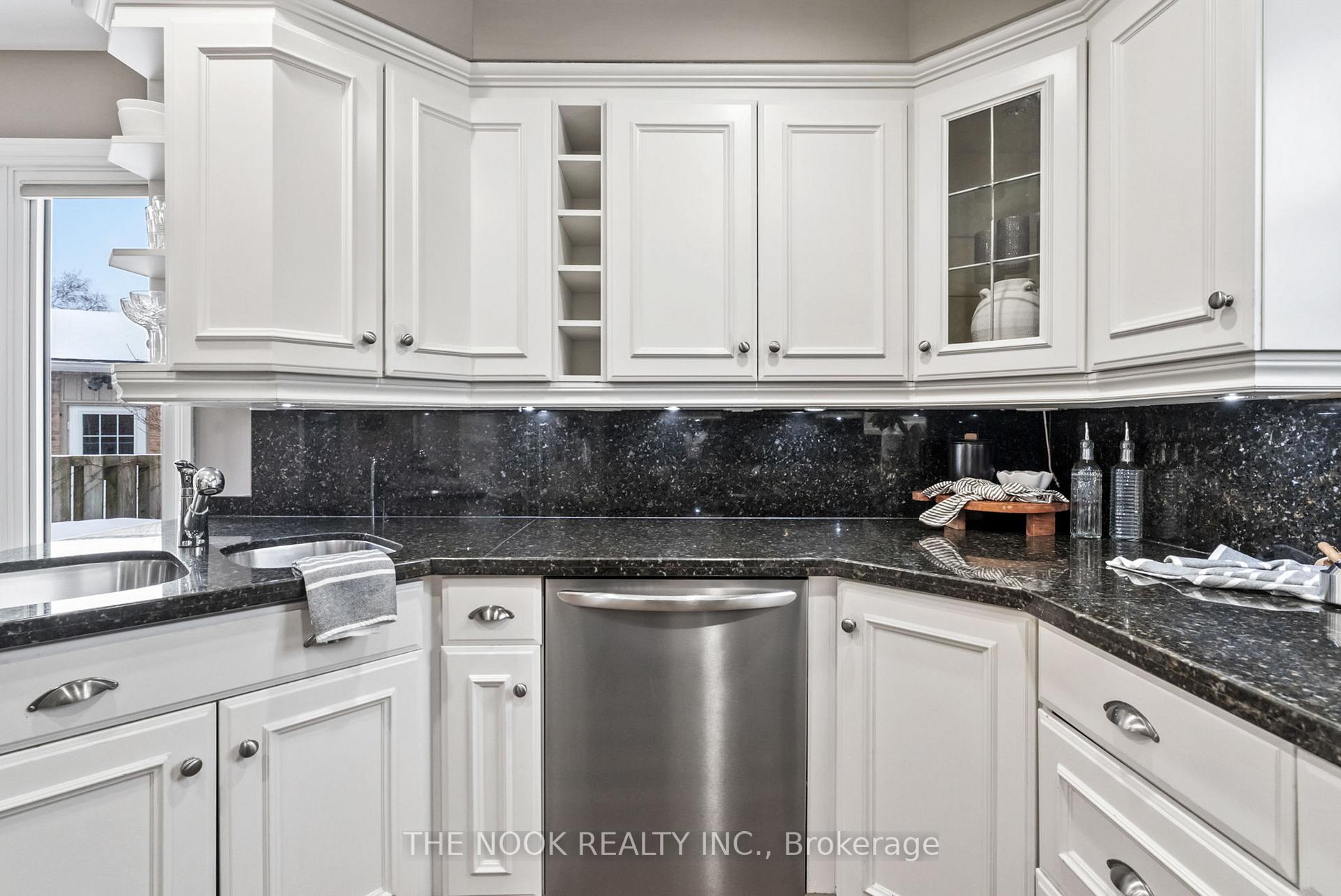 Photo 15 of 18 Colette Drive, Whitby, Downtown Whitby — HOMEH