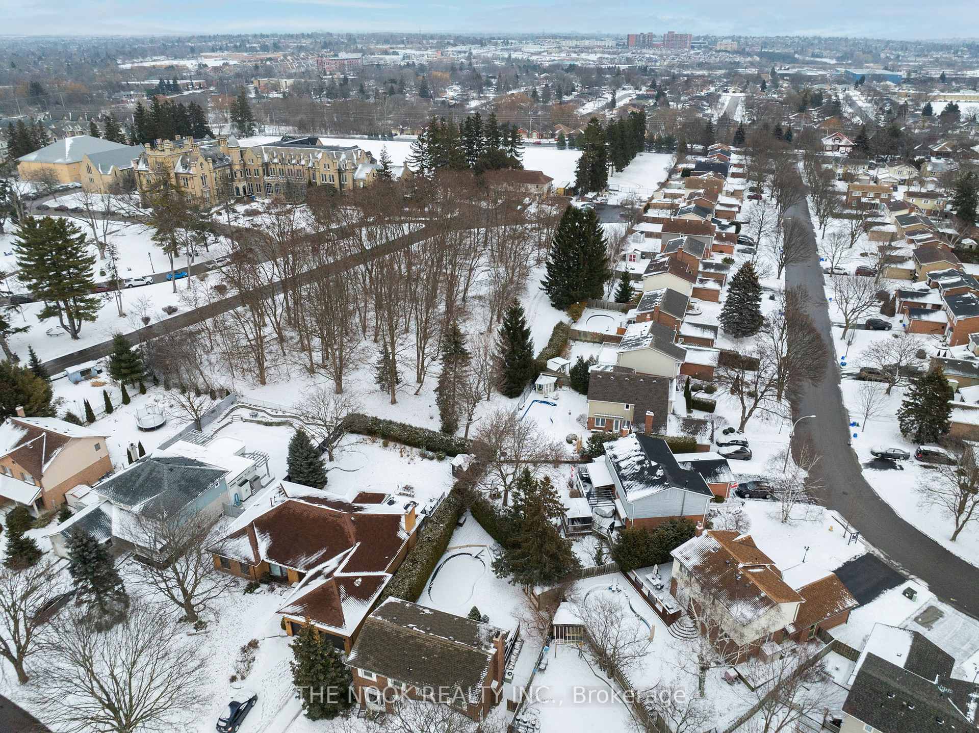 Photo 40 of 18 Colette Drive, Whitby, Downtown Whitby — HOMEH