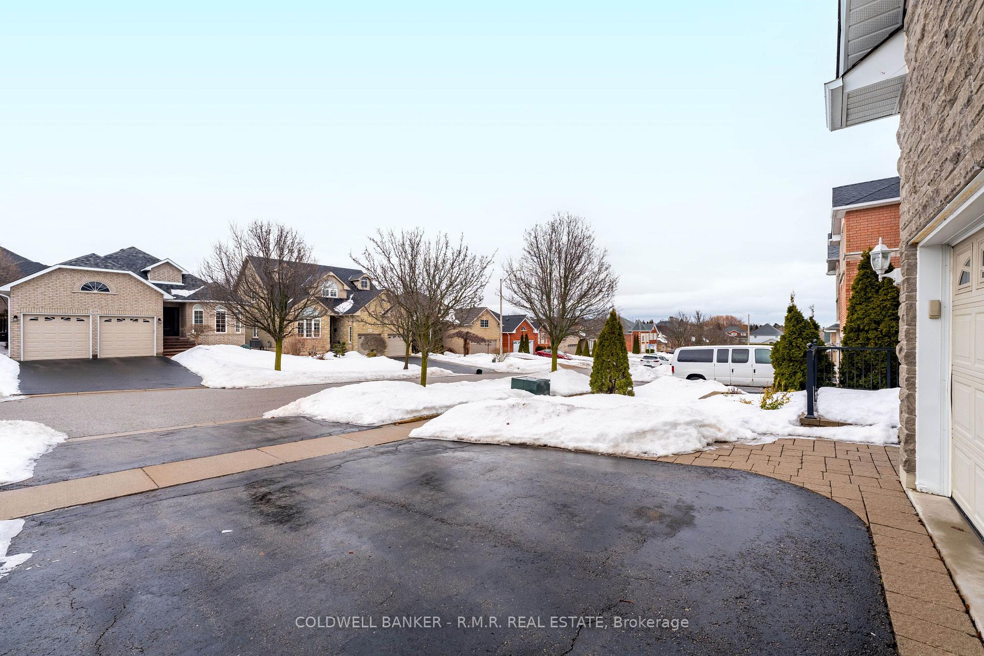 Photo 4 of 1078 Interlake Drive, Oshawa, Pinecrest — HOMEH