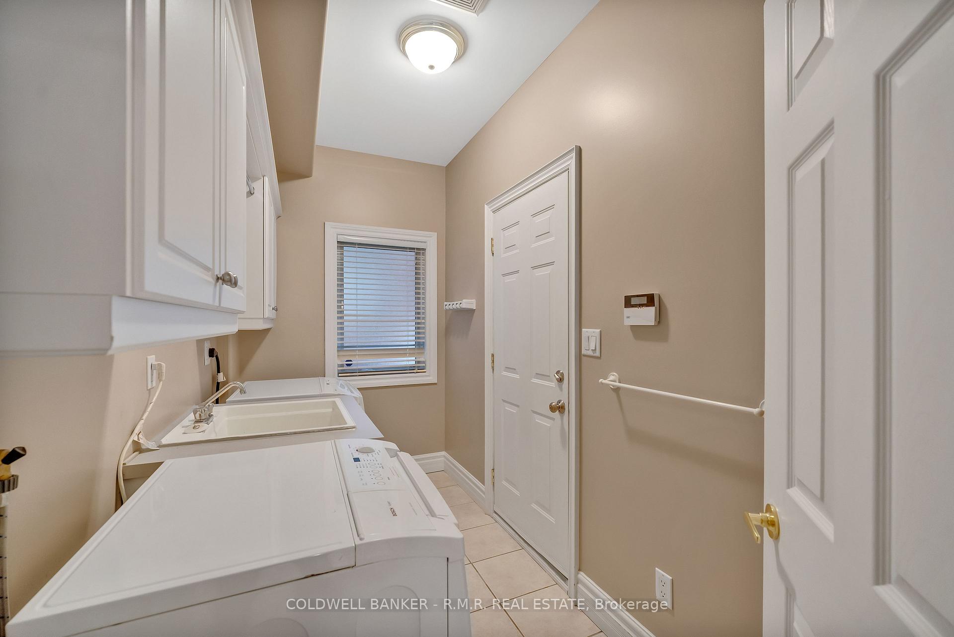 Photo 13 of 1078 Interlake Drive, Oshawa, Pinecrest — HOMEH