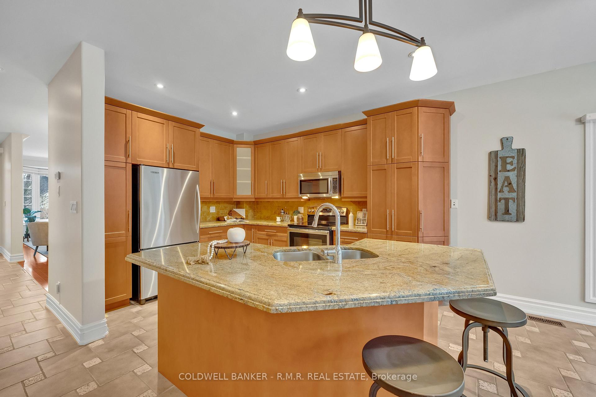 Photo 17 of 1078 Interlake Drive, Oshawa, Pinecrest — HOMEH