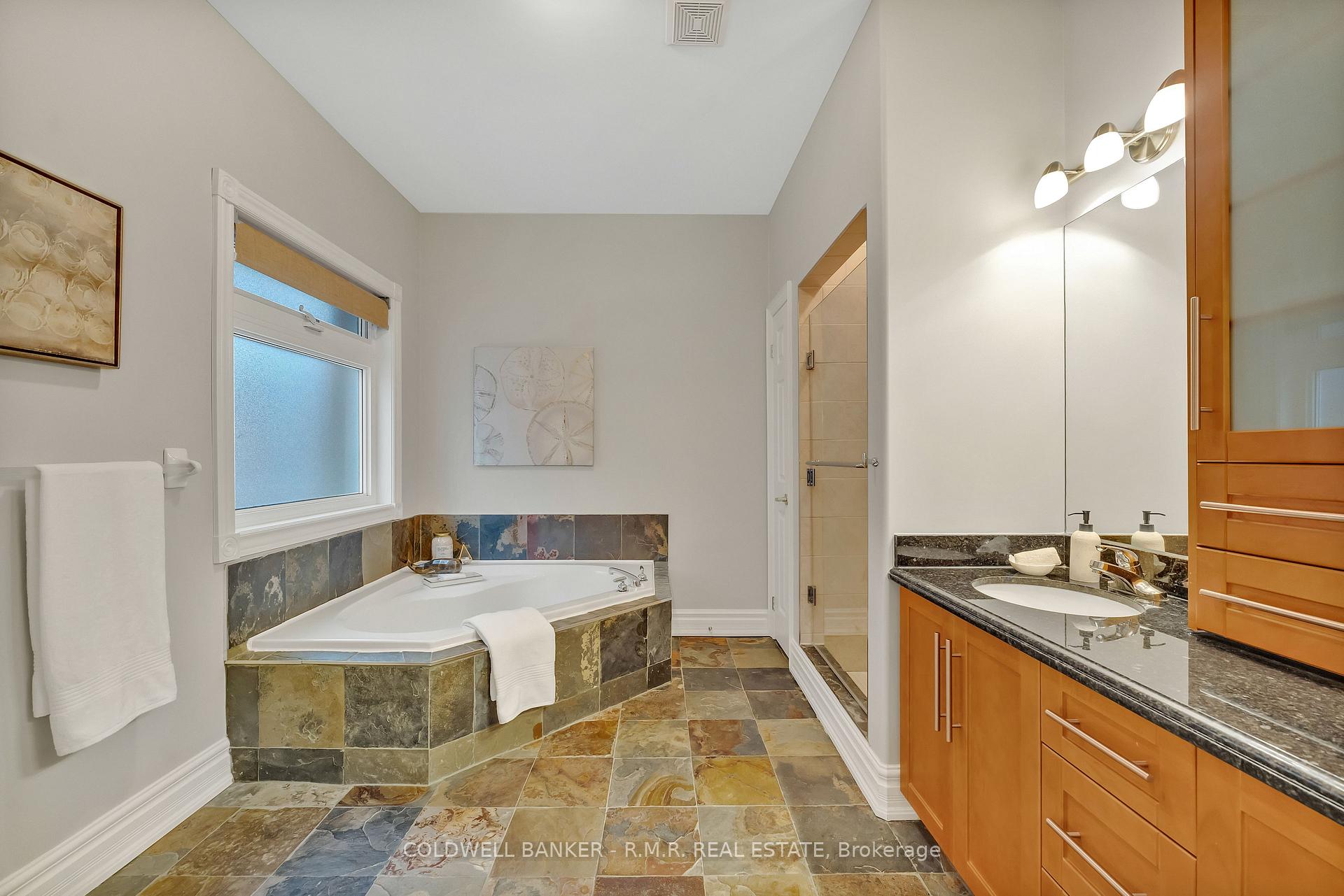 Photo 26 of 1078 Interlake Drive, Oshawa, Pinecrest — HOMEH