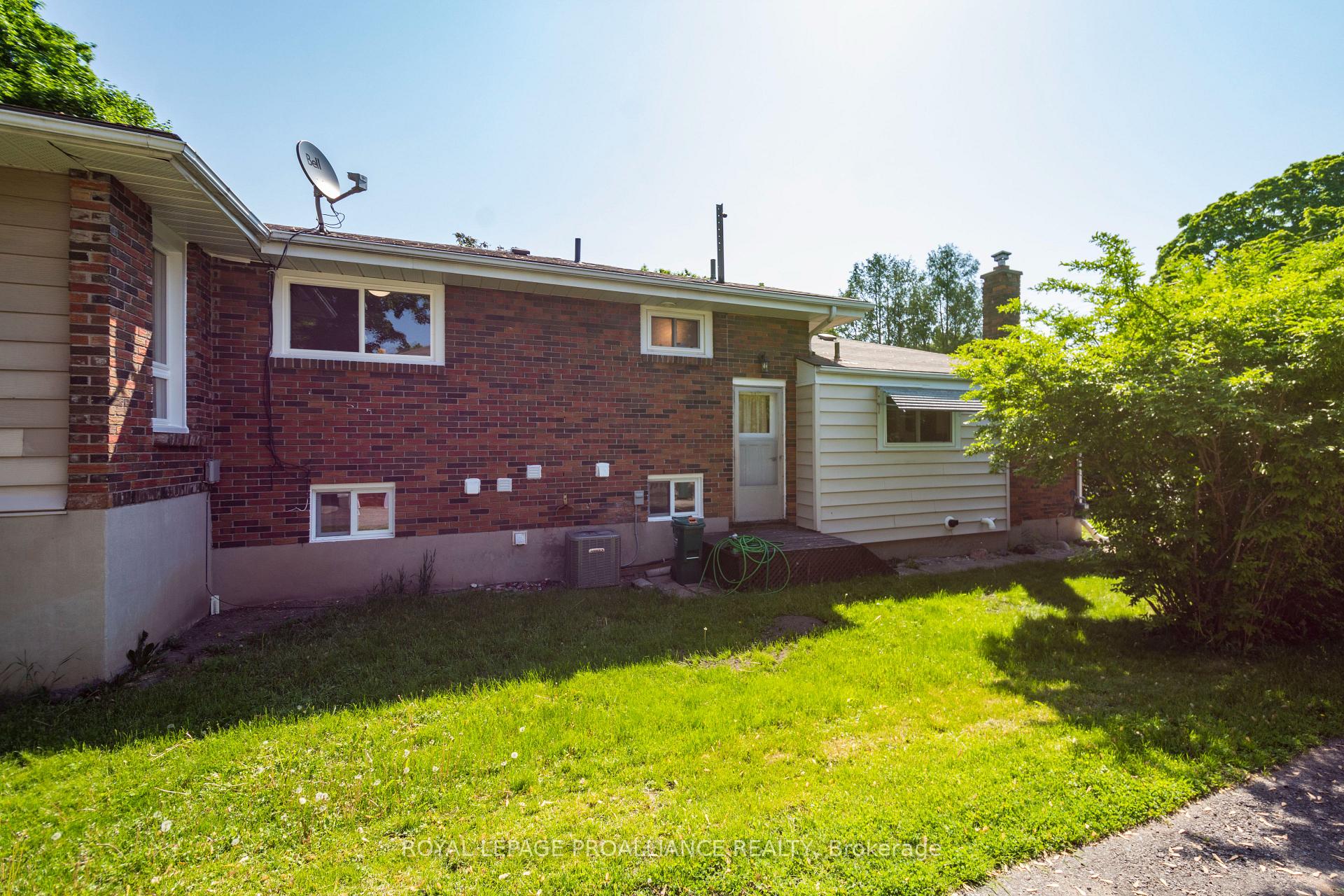 Photo 2 of Unit Unit A, 20 Munro Avenue, Belleville, Belleville Ward — HOMEH