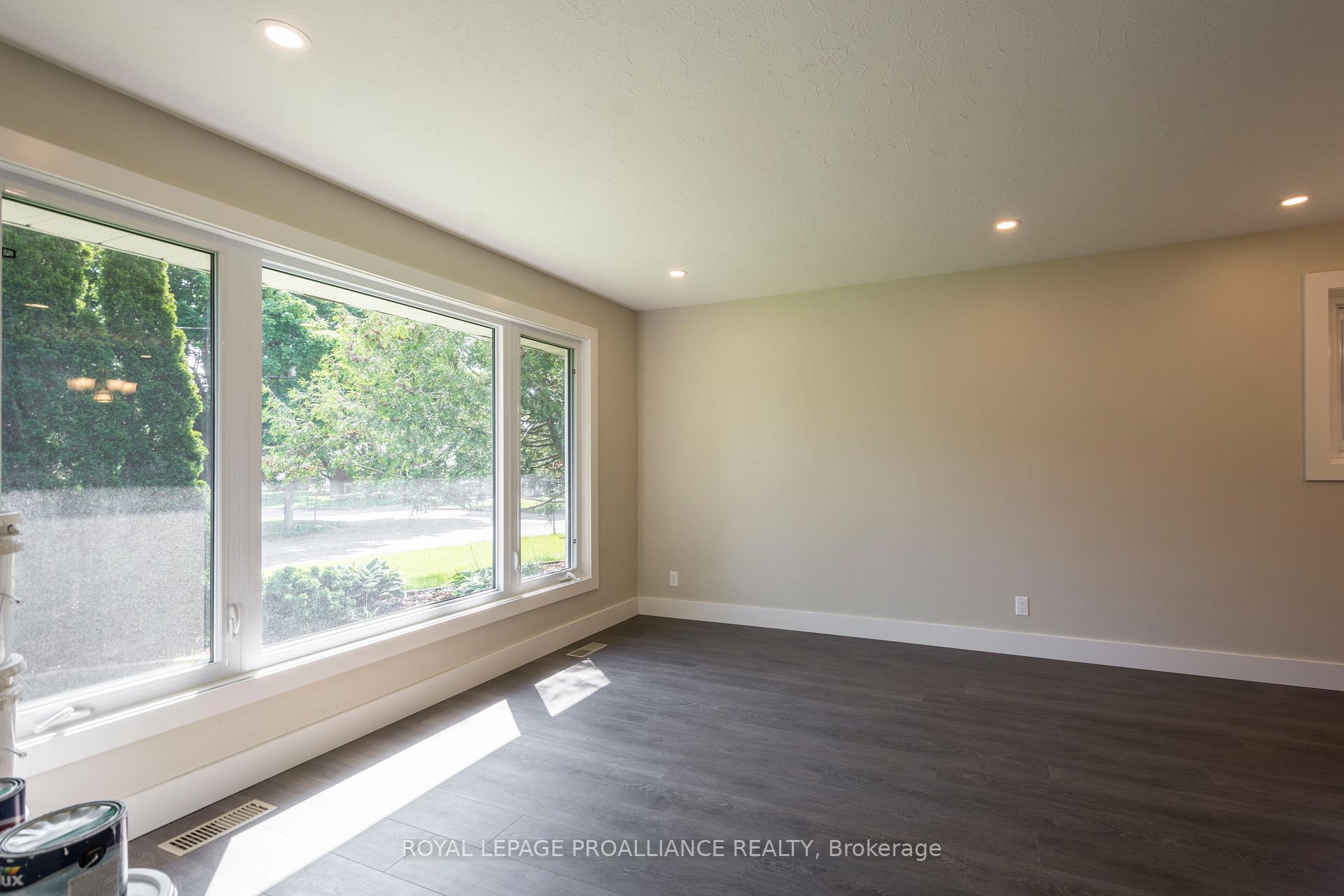 Photo 4 of Unit Unit A, 20 Munro Avenue, Belleville, Belleville Ward — HOMEH