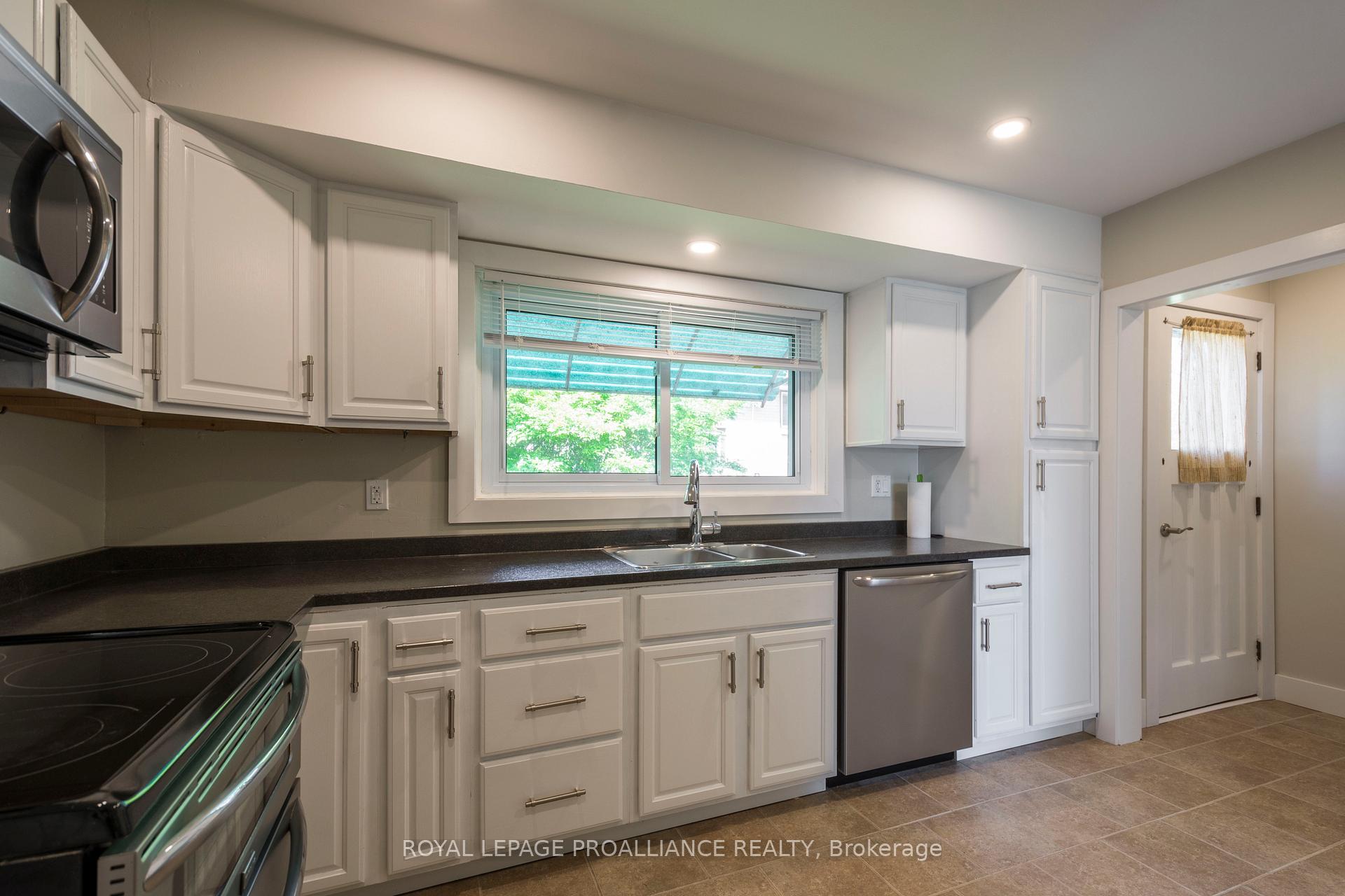 Photo 7 of Unit Unit A, 20 Munro Avenue, Belleville, Belleville Ward — HOMEH