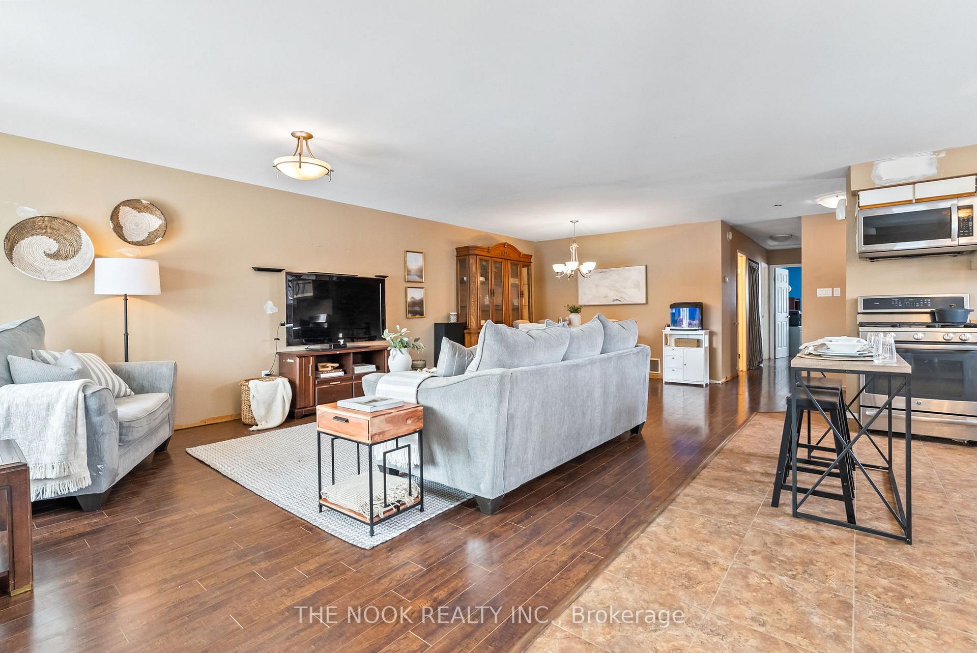 Photo 3 of 12 Bonneta Court, Whitby, Lynde Creek — HOMEH