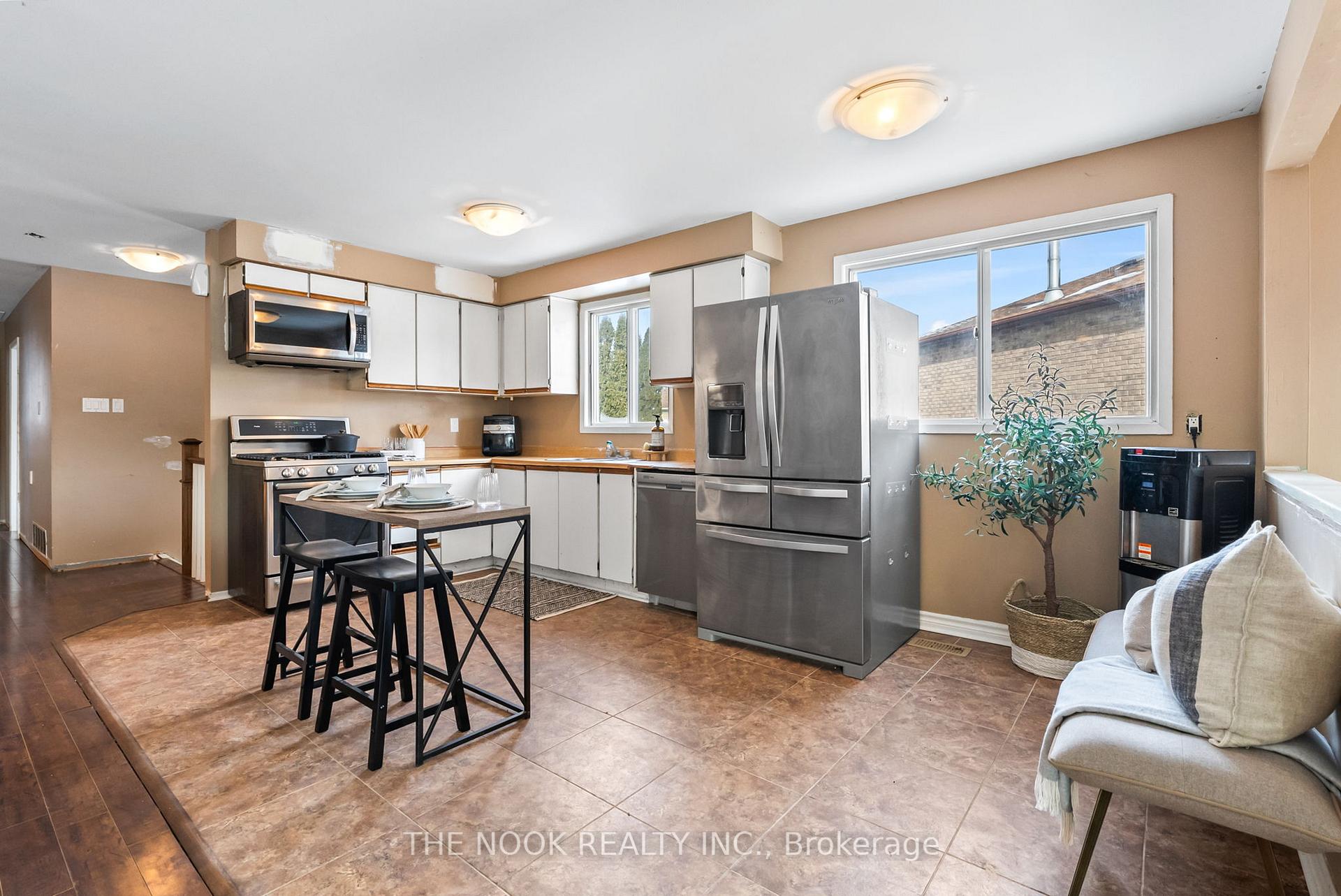 Photo 10 of 12 Bonneta Court, Whitby, Lynde Creek — HOMEH