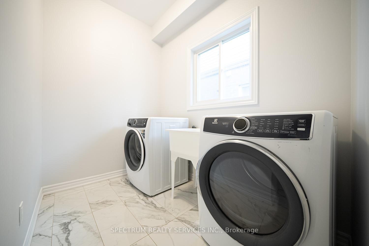 Photo 4 of 52 Bradley Avenue, Welland, Lincoln/Crowland — HOMEH