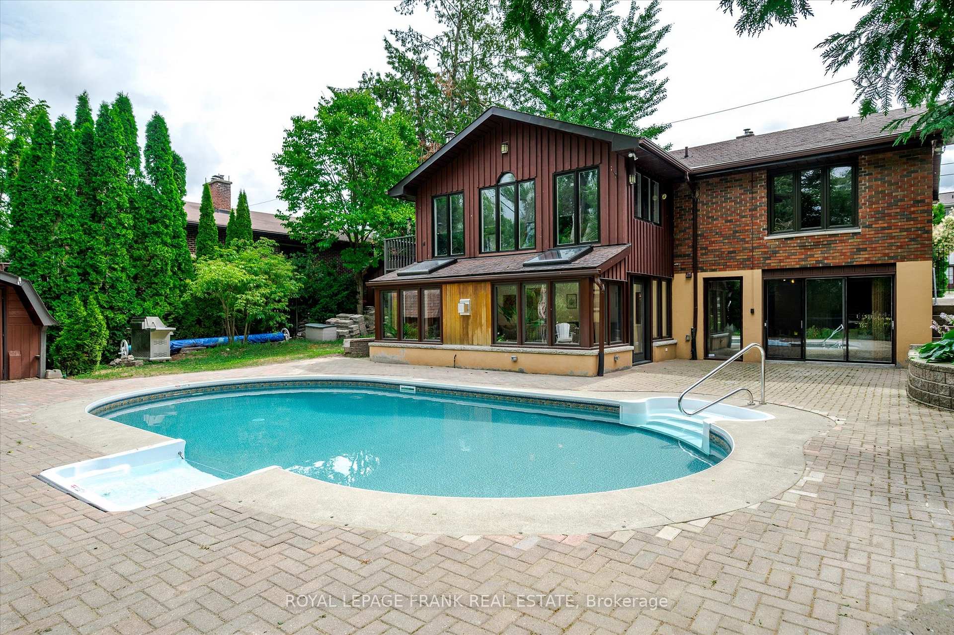 Photo 2 of 256 Sherin Avenue, Peterborough, Ashburnham Ward 4 — HOMEH