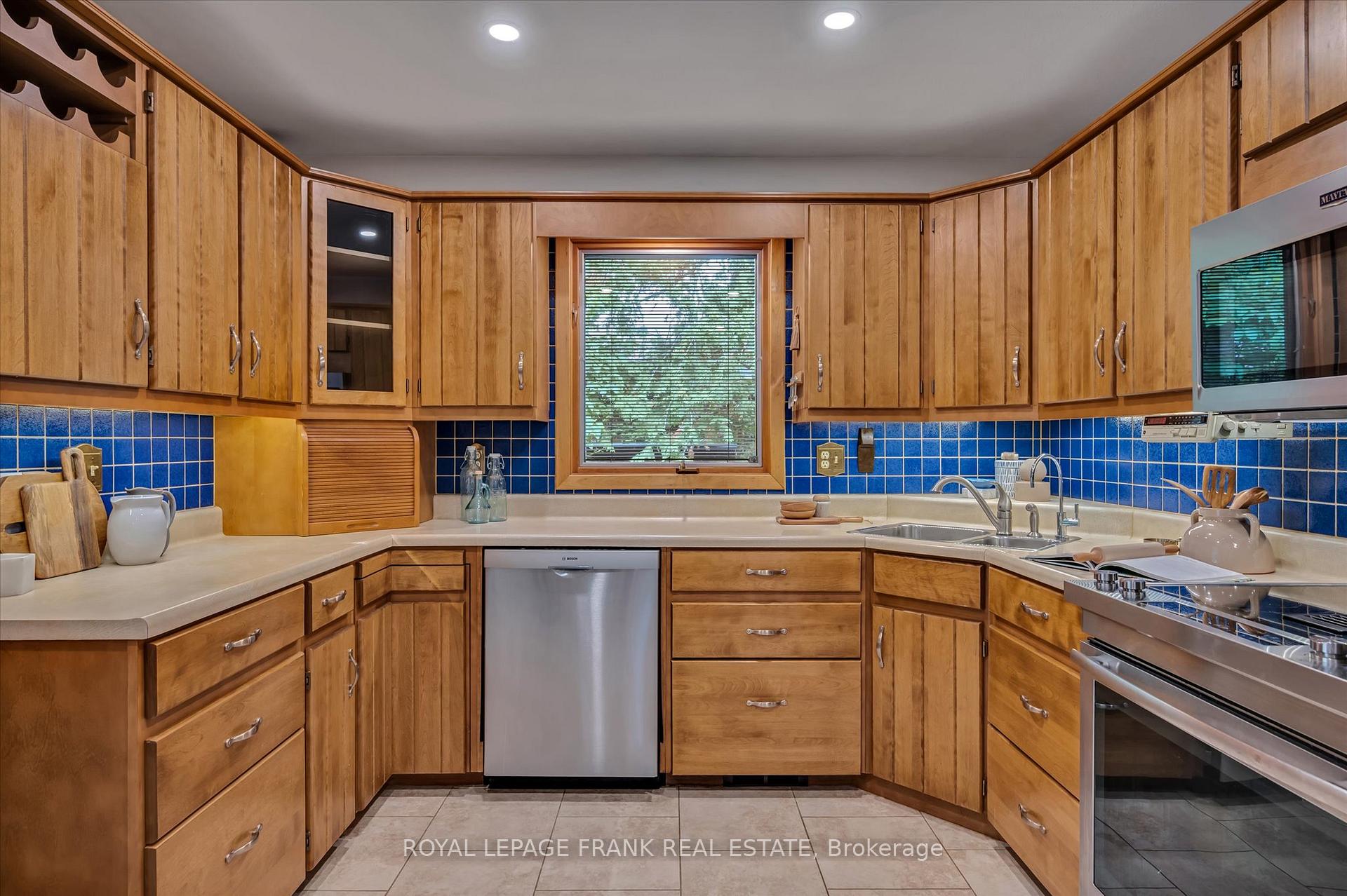 Photo 9 of 256 Sherin Avenue, Peterborough, Ashburnham Ward 4 — HOMEH
