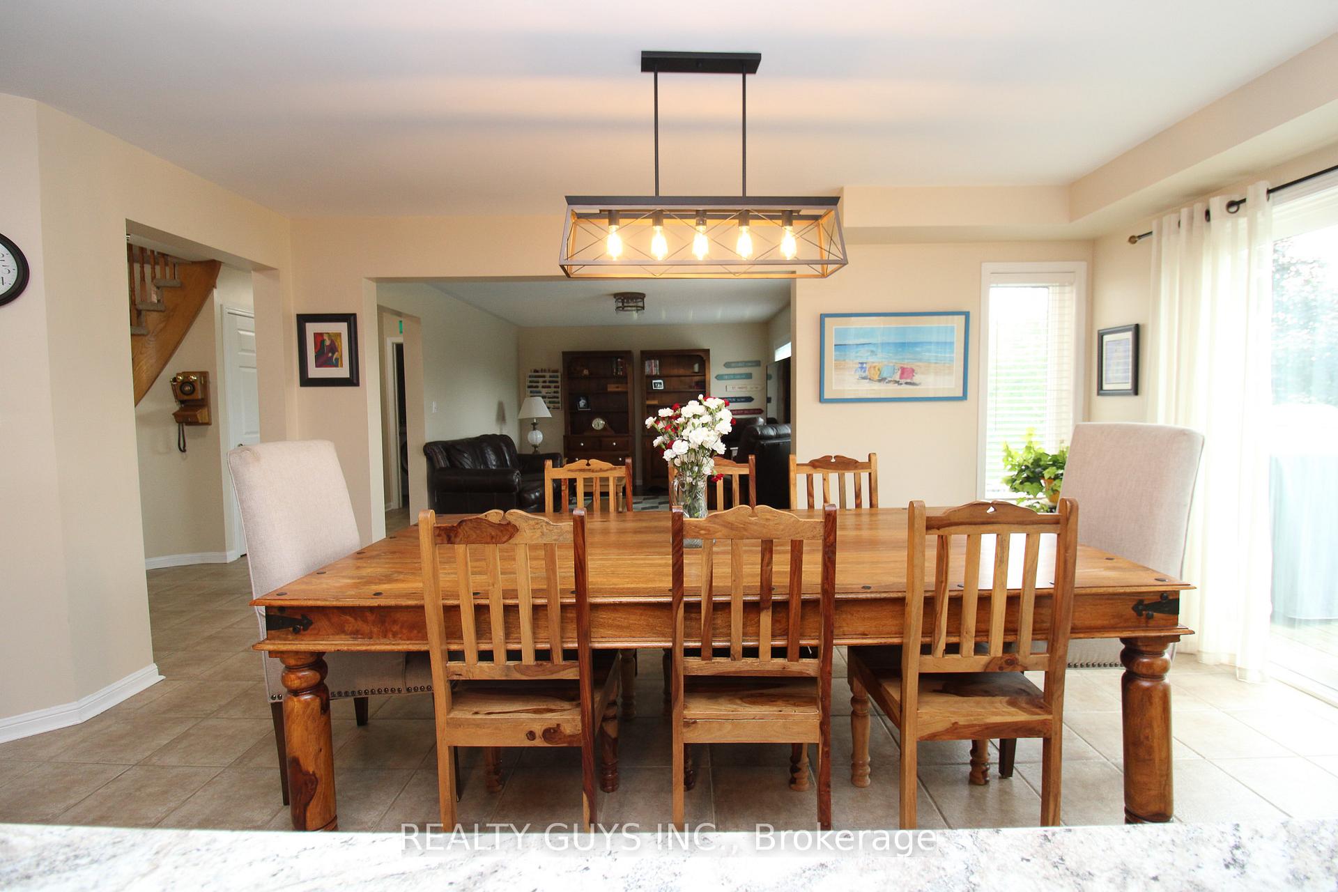 Photo 24 of 14 Carson Court, Peterborough, Monaghan Ward 2 — HOMEH