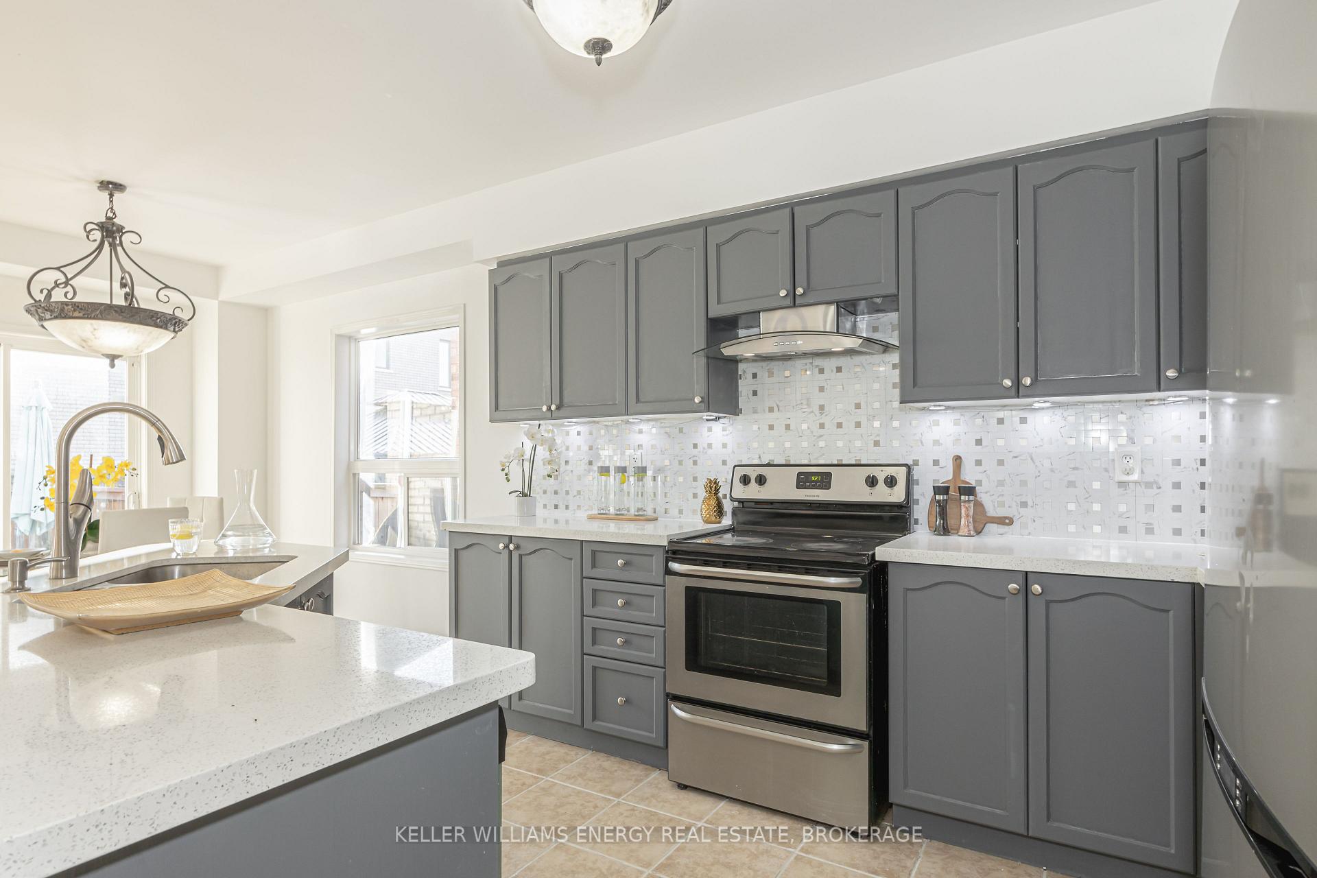 Photo 2 of 110 Puttingedge Drive, Whitby, Rolling Acres — HOMEH