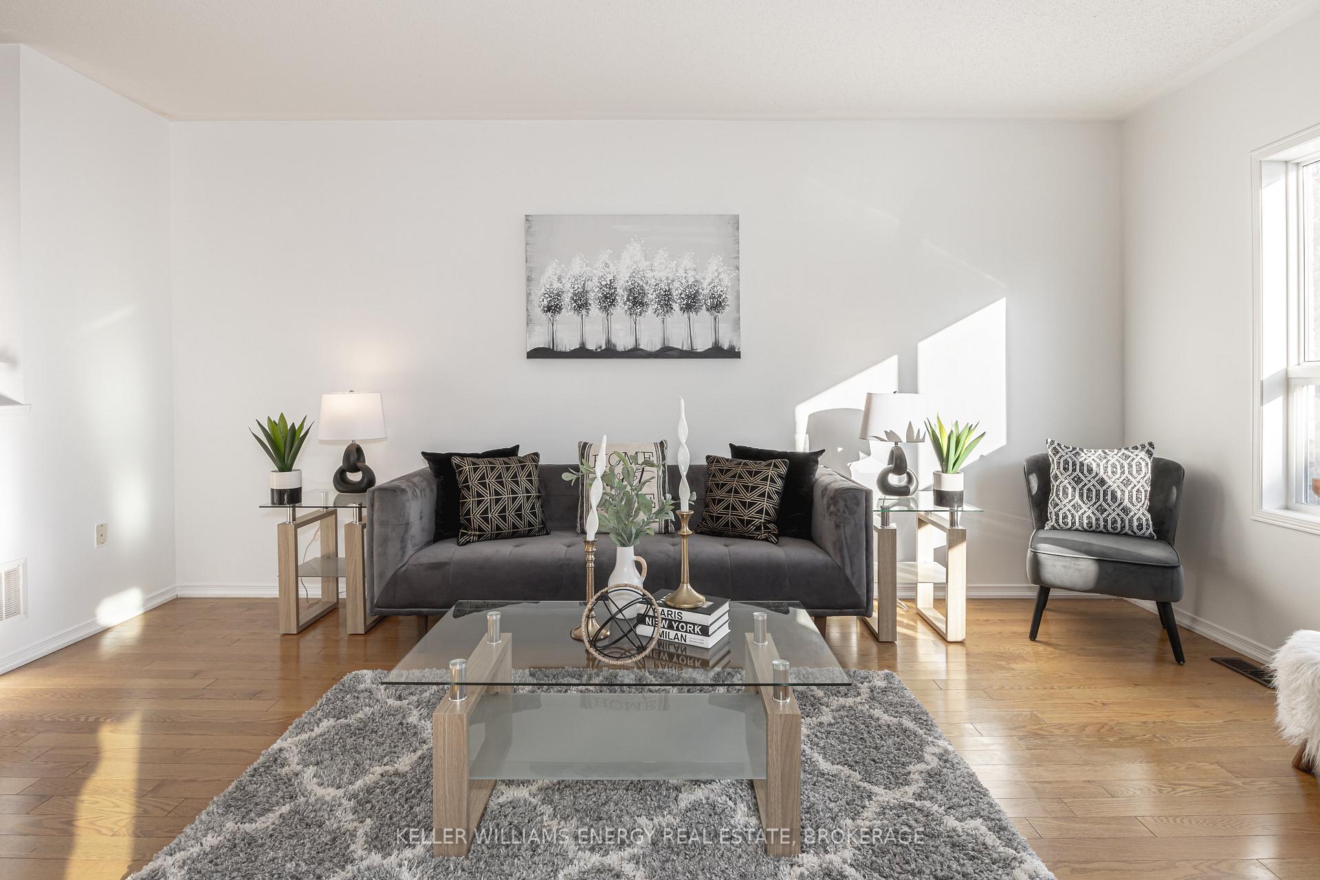 Photo 3 of 110 Puttingedge Drive, Whitby, Rolling Acres — HOMEH
