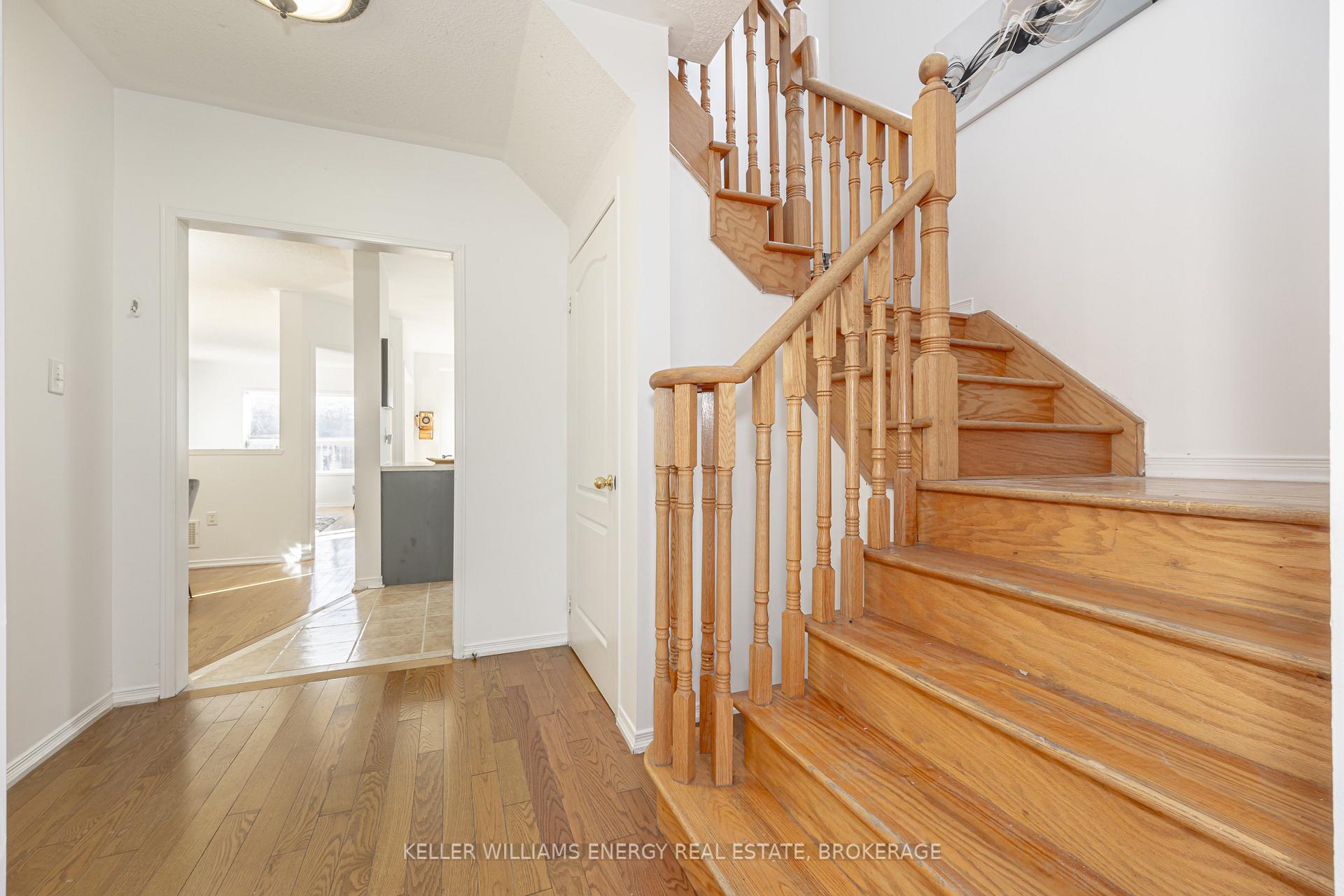 Photo 5 of 110 Puttingedge Drive, Whitby, Rolling Acres — HOMEH