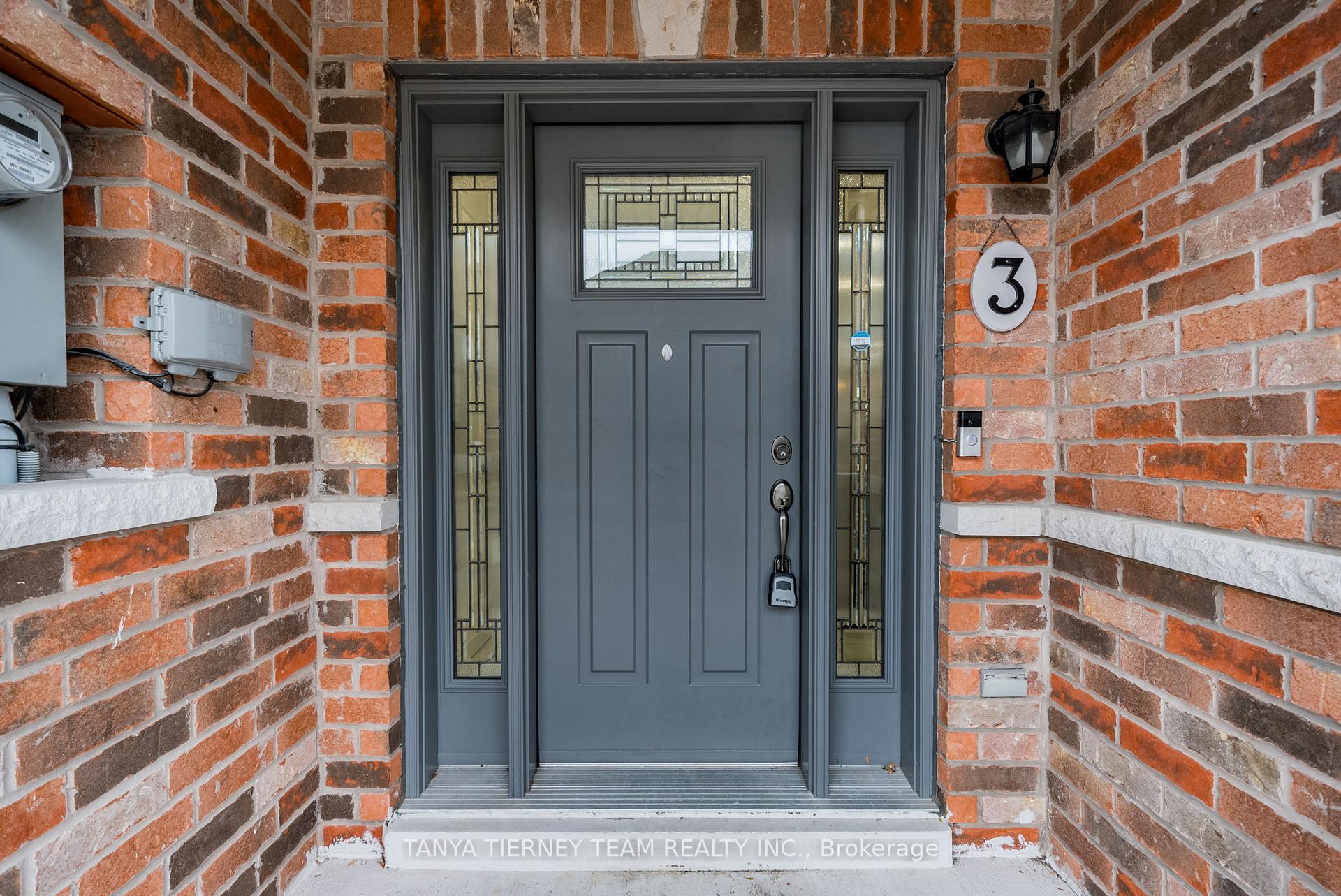 Photo 4 of 3 Delight Way, Whitby, Brooklin — HOMEH