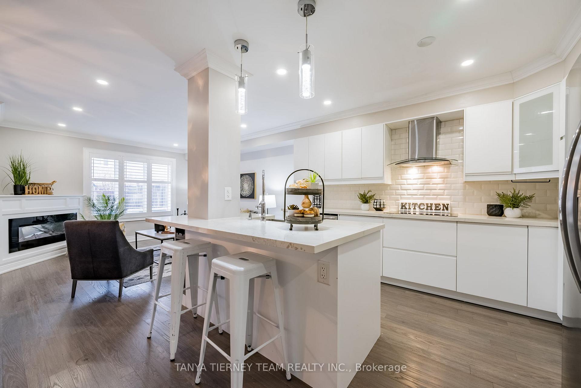 Photo 6 of 3 Delight Way, Whitby, Brooklin — HOMEH