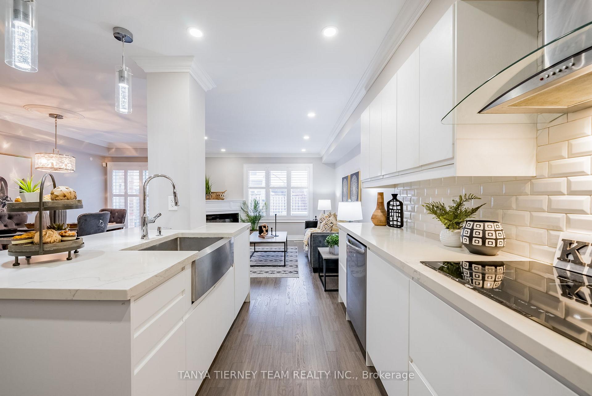 Photo 7 of 3 Delight Way, Whitby, Brooklin — HOMEH