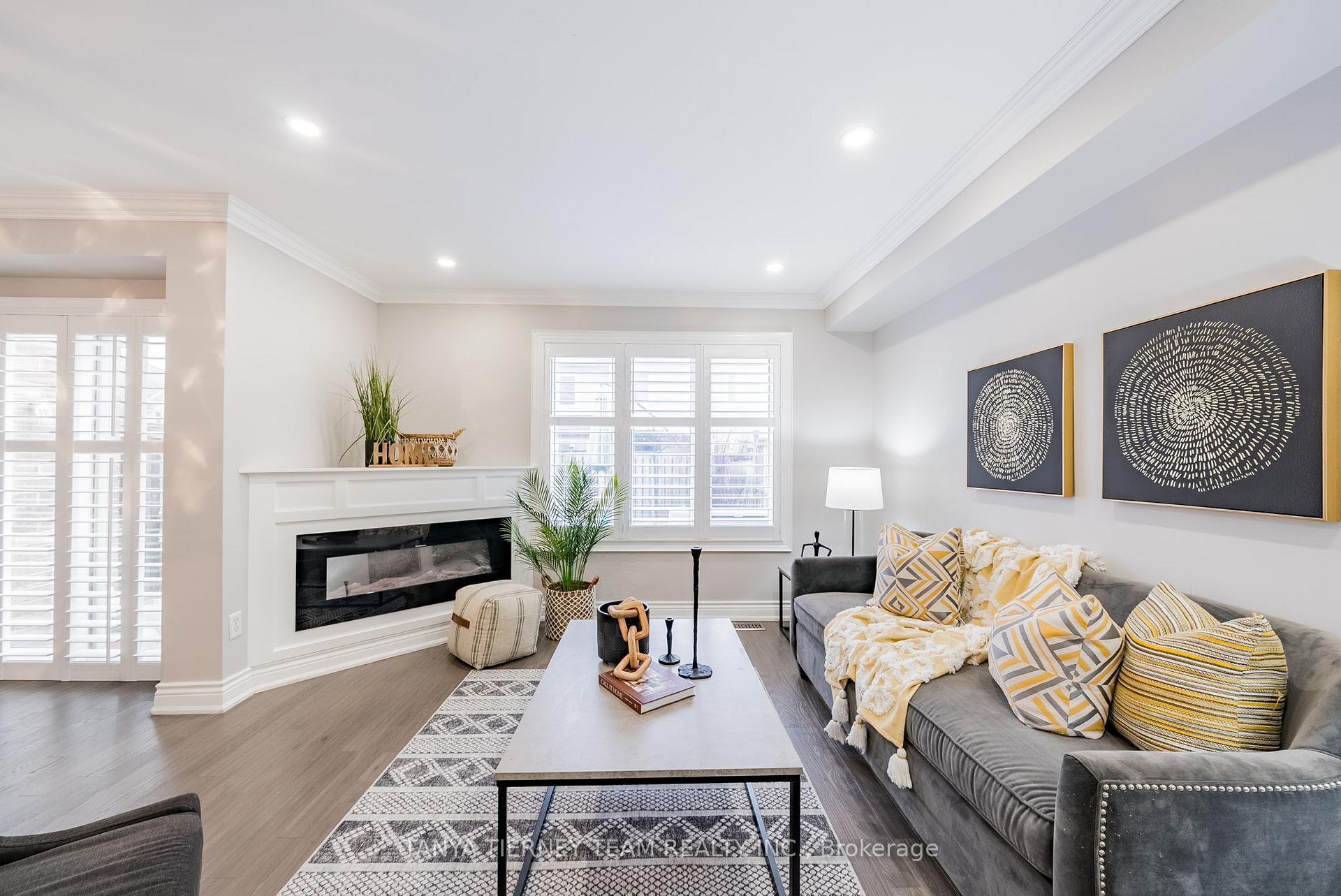 Photo 10 of 3 Delight Way, Whitby, Brooklin — HOMEH