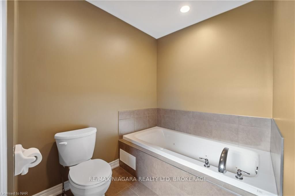 Photo 27 of 82 Creekside Drive, Welland, Coyle Creek — HOMEH