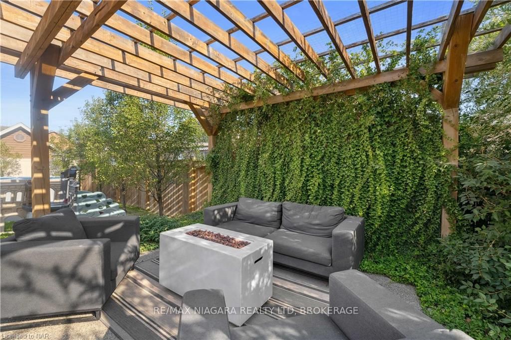 Photo 39 of 82 Creekside Drive, Welland, Coyle Creek — HOMEH