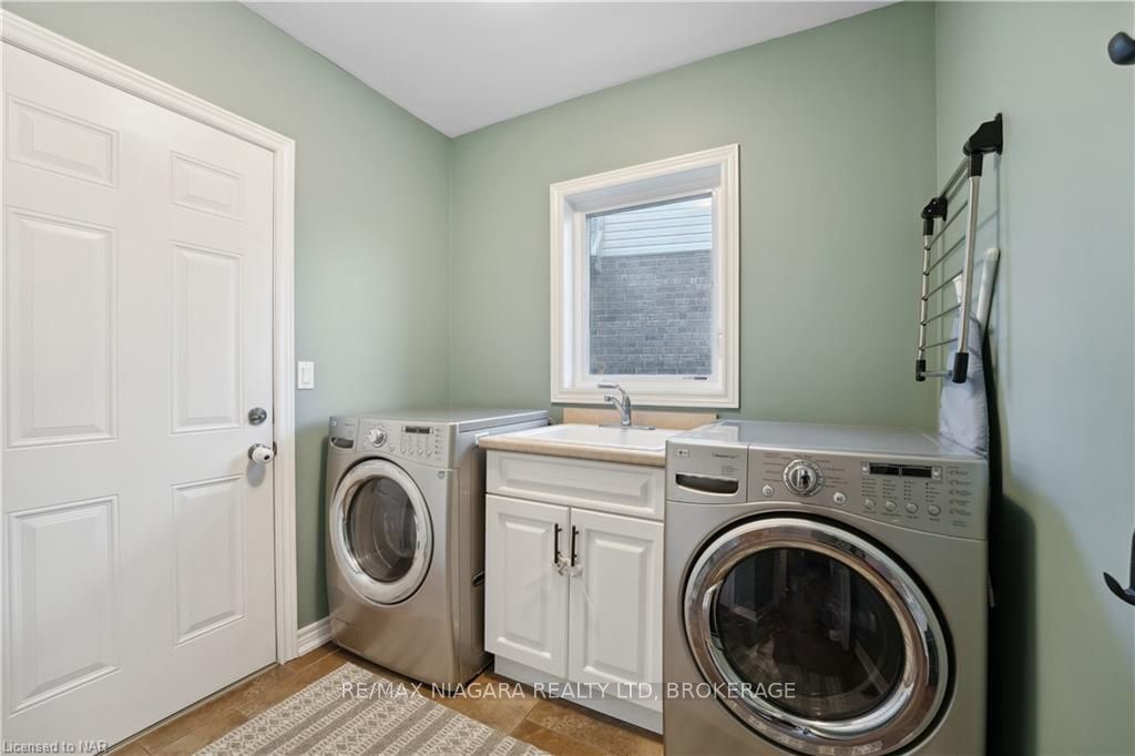 Photo 16 of 82 Creekside Drive, Welland, Coyle Creek — HOMEH
