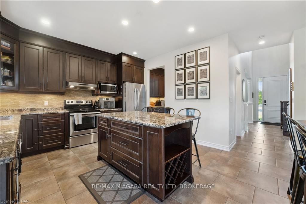 Photo 10 of 82 Creekside Drive, Welland, Coyle Creek — HOMEH