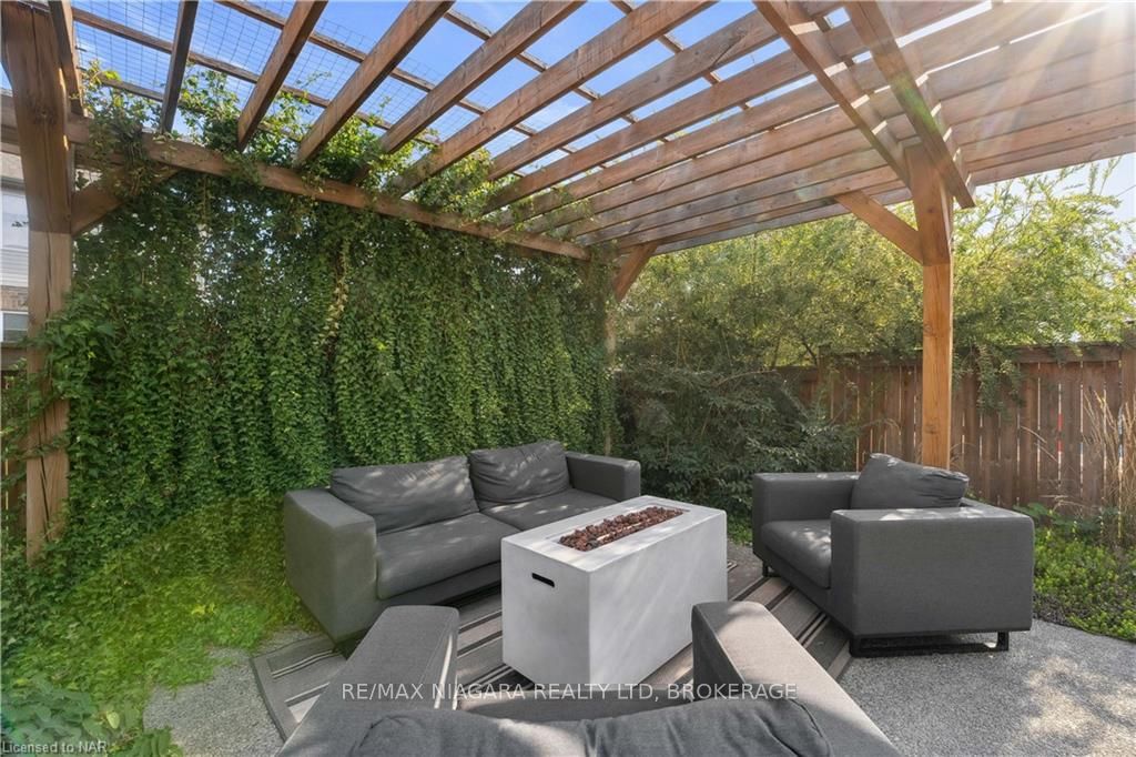 Photo 38 of 82 Creekside Drive, Welland, Coyle Creek — HOMEH