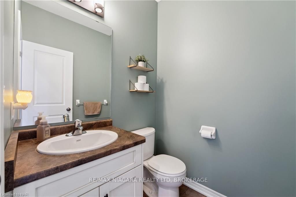 Photo 15 of 82 Creekside Drive, Welland, Coyle Creek — HOMEH