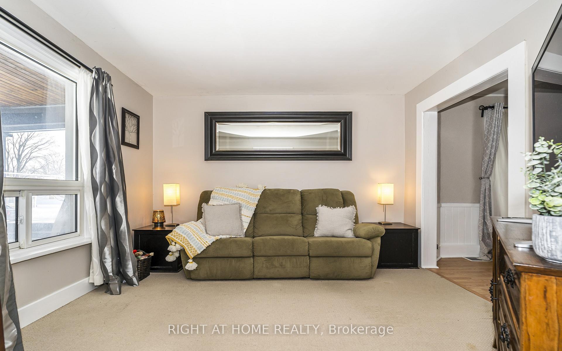 Photo 5 of 214 Nassau Street, Oshawa, Vanier — HOMEH