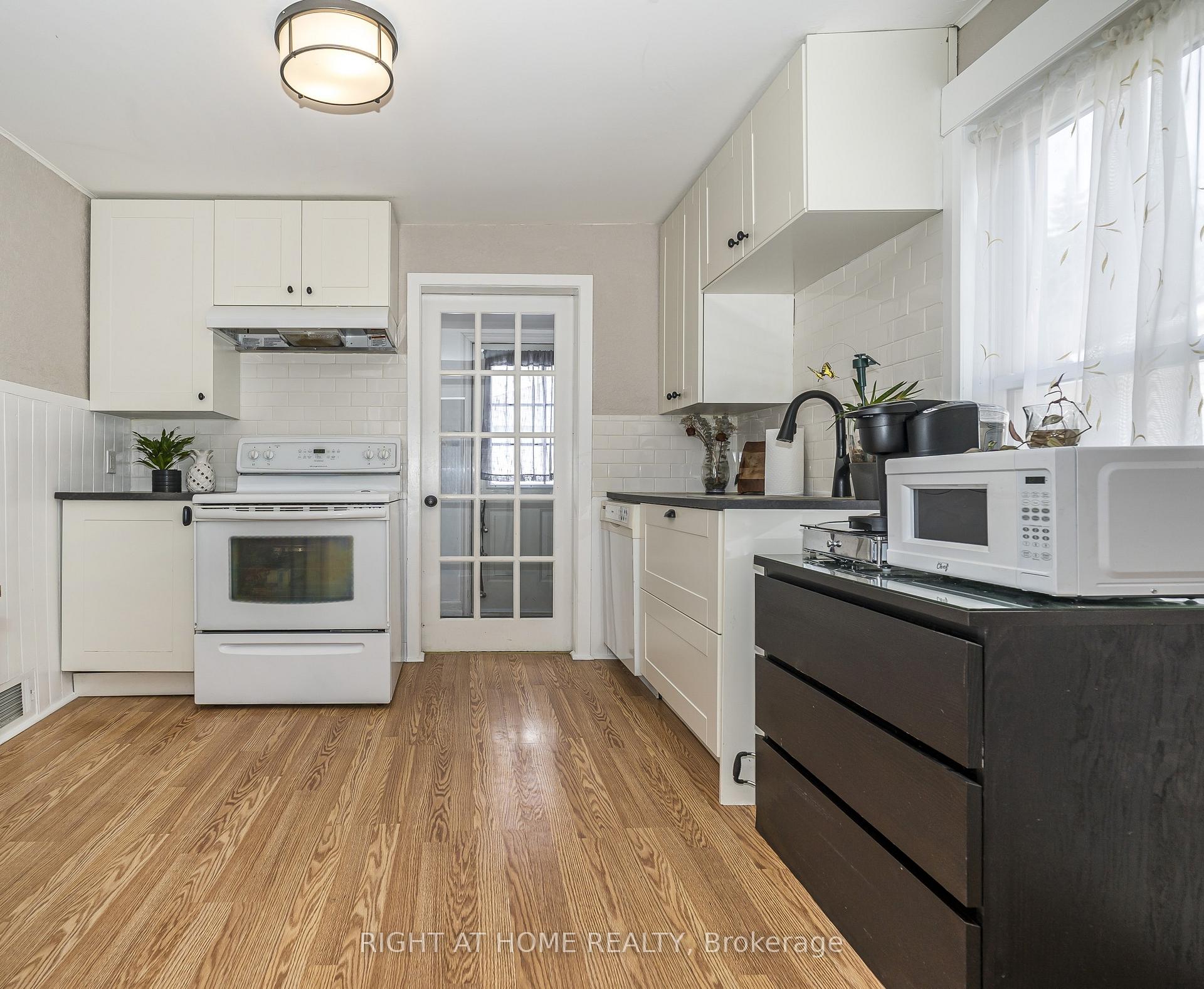 Photo 10 of 214 Nassau Street, Oshawa, Vanier — HOMEH