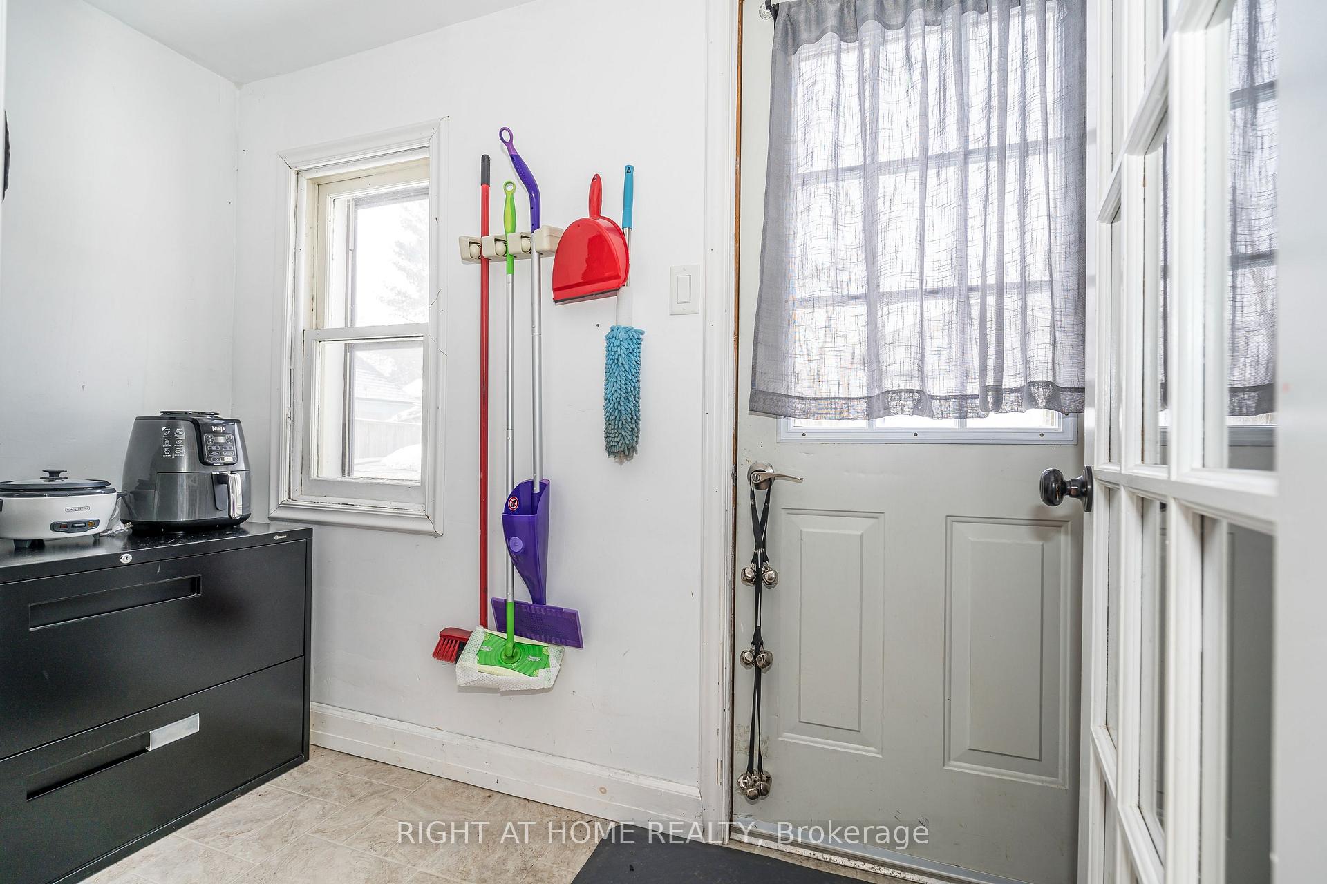 Photo 13 of 214 Nassau Street, Oshawa, Vanier — HOMEH