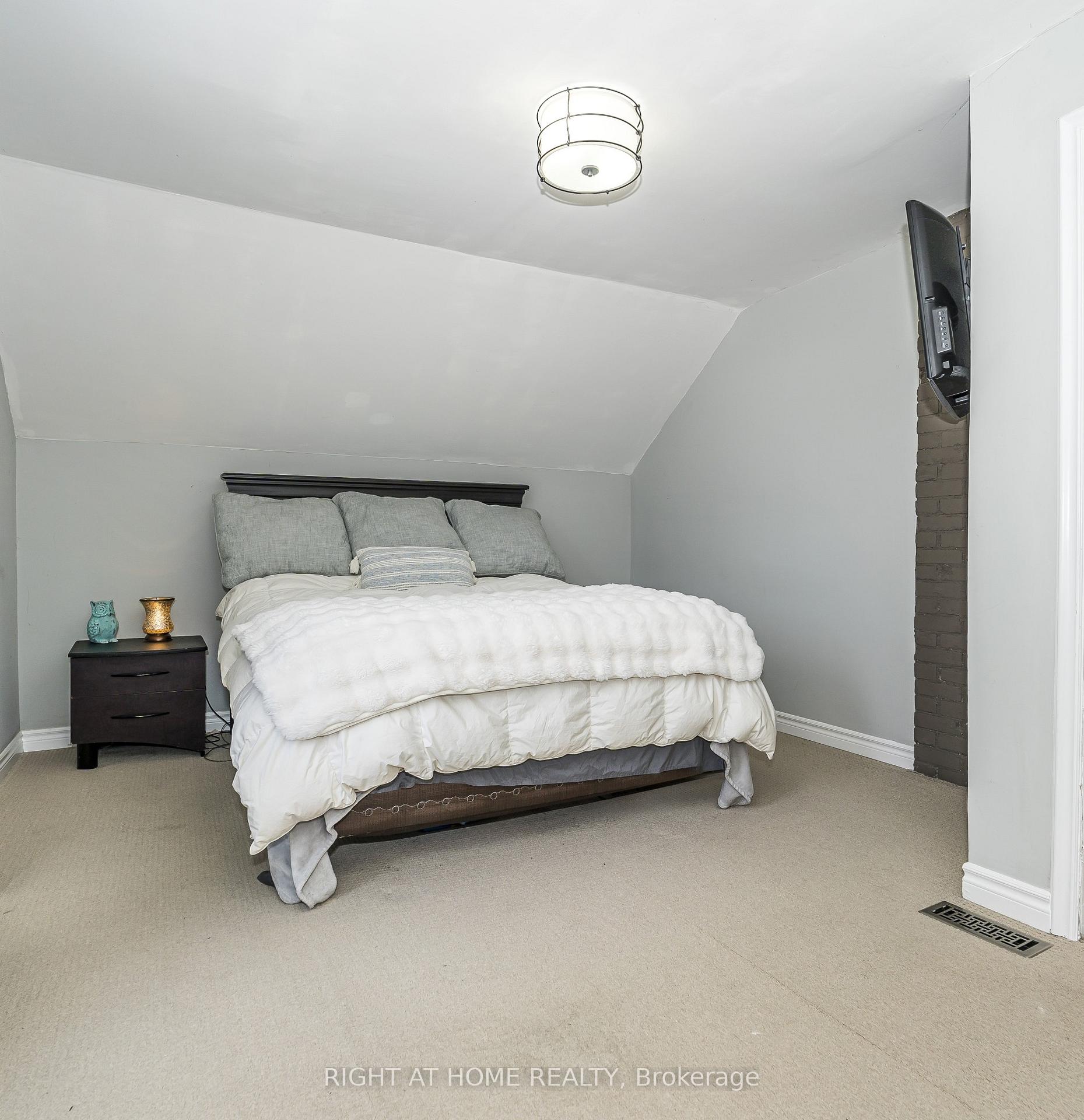 Photo 14 of 214 Nassau Street, Oshawa, Vanier — HOMEH