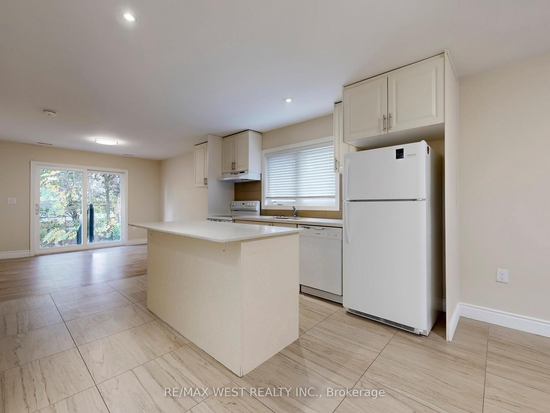 Photo 3 of 292 St Vincent Street, Barrie, Wellington — HOMEH