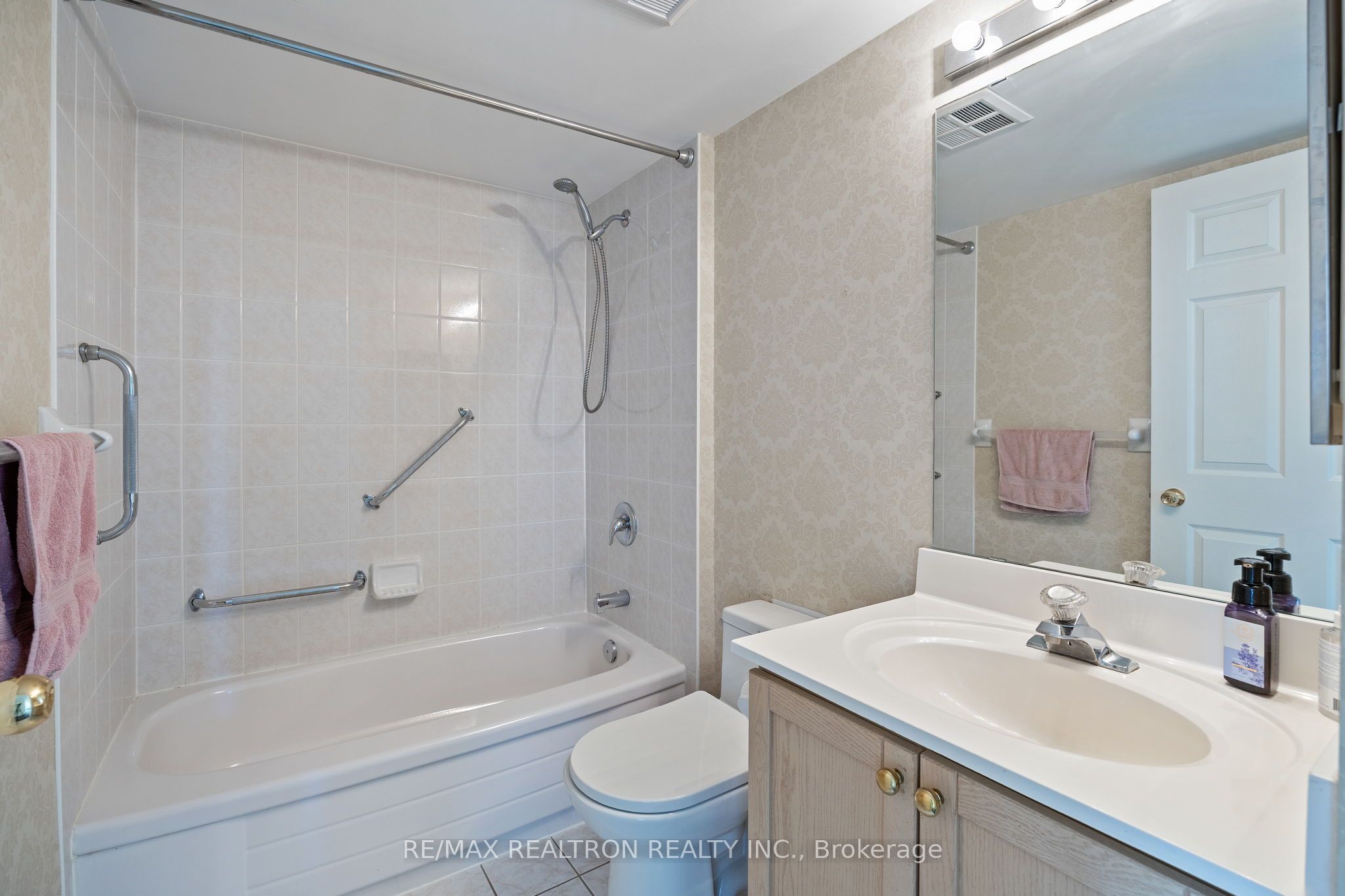 Photo 25 of Unit 504, 8 Covington Road, Toronto, Englemount-Lawrence — HOMEH