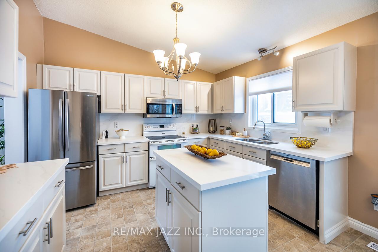 Photo 12 of 420 Prestwick Court, Oshawa, McLaughlin — HOMEH