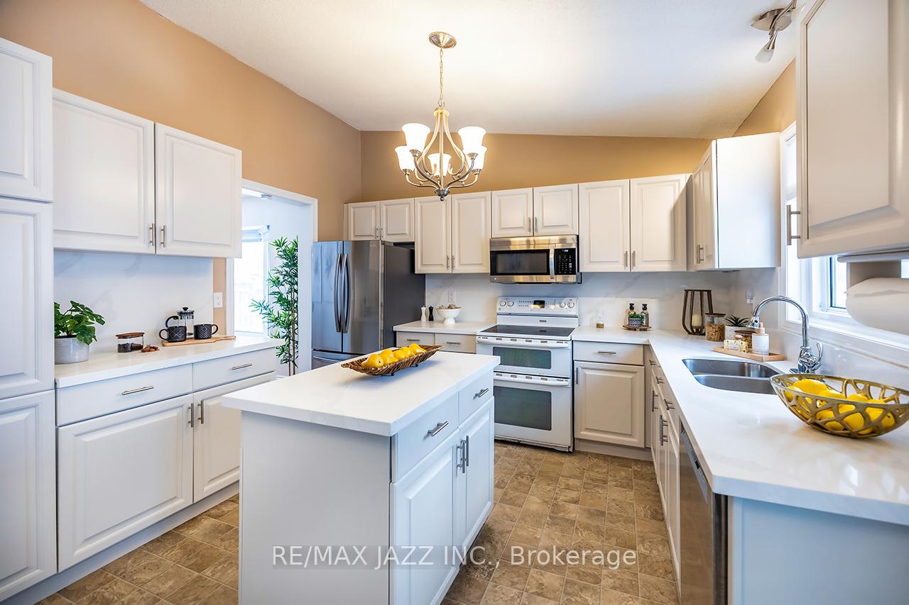 Photo 13 of 420 Prestwick Court, Oshawa, McLaughlin — HOMEH