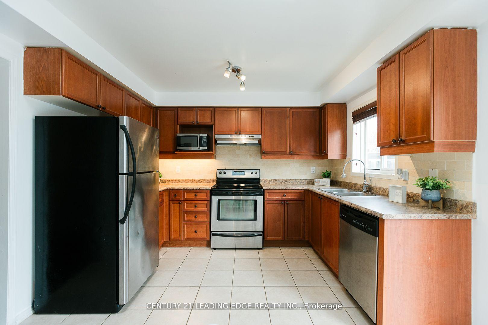 Photo 7 of 1485 Heartland Boulevard, Oshawa, Taunton — HOMEH